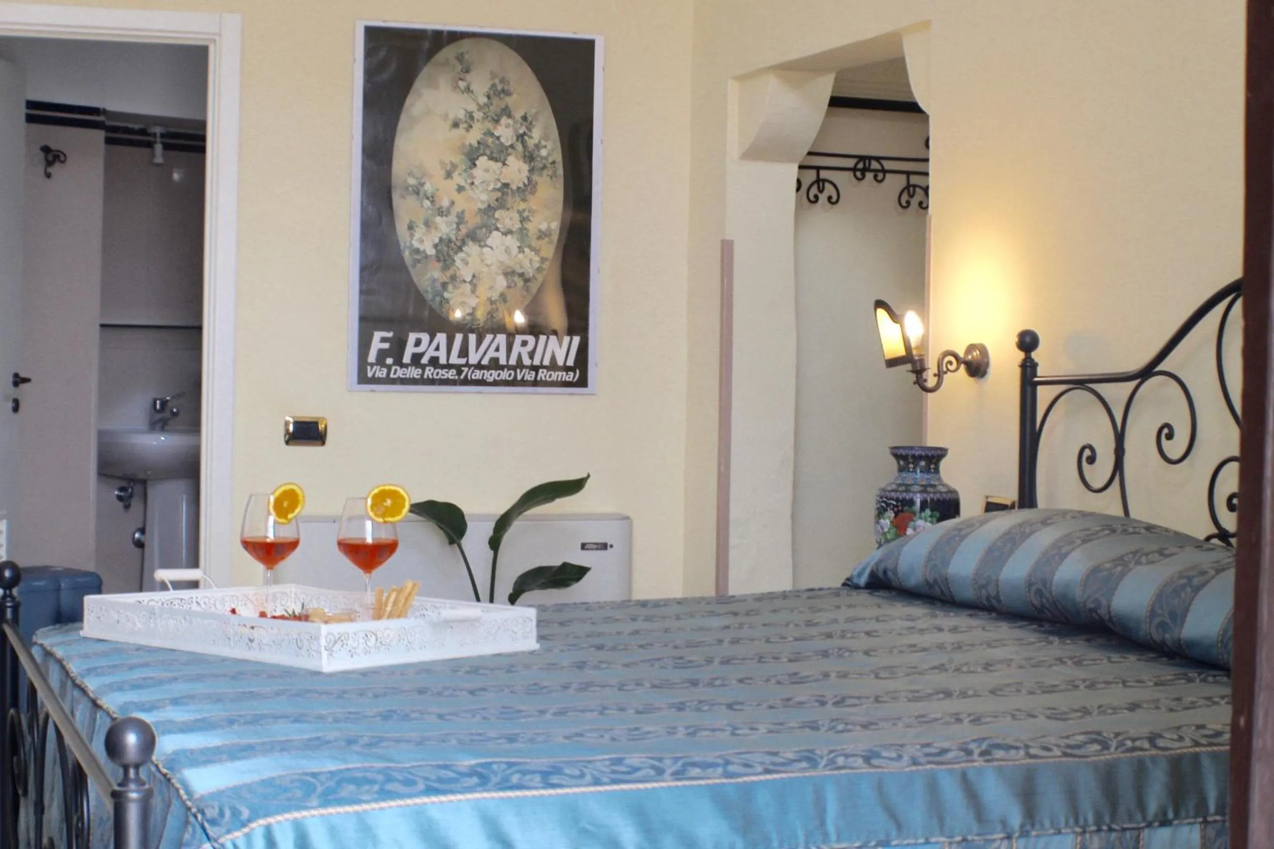 Photo of the whole room, Bed in Palazzo Senape De Pace