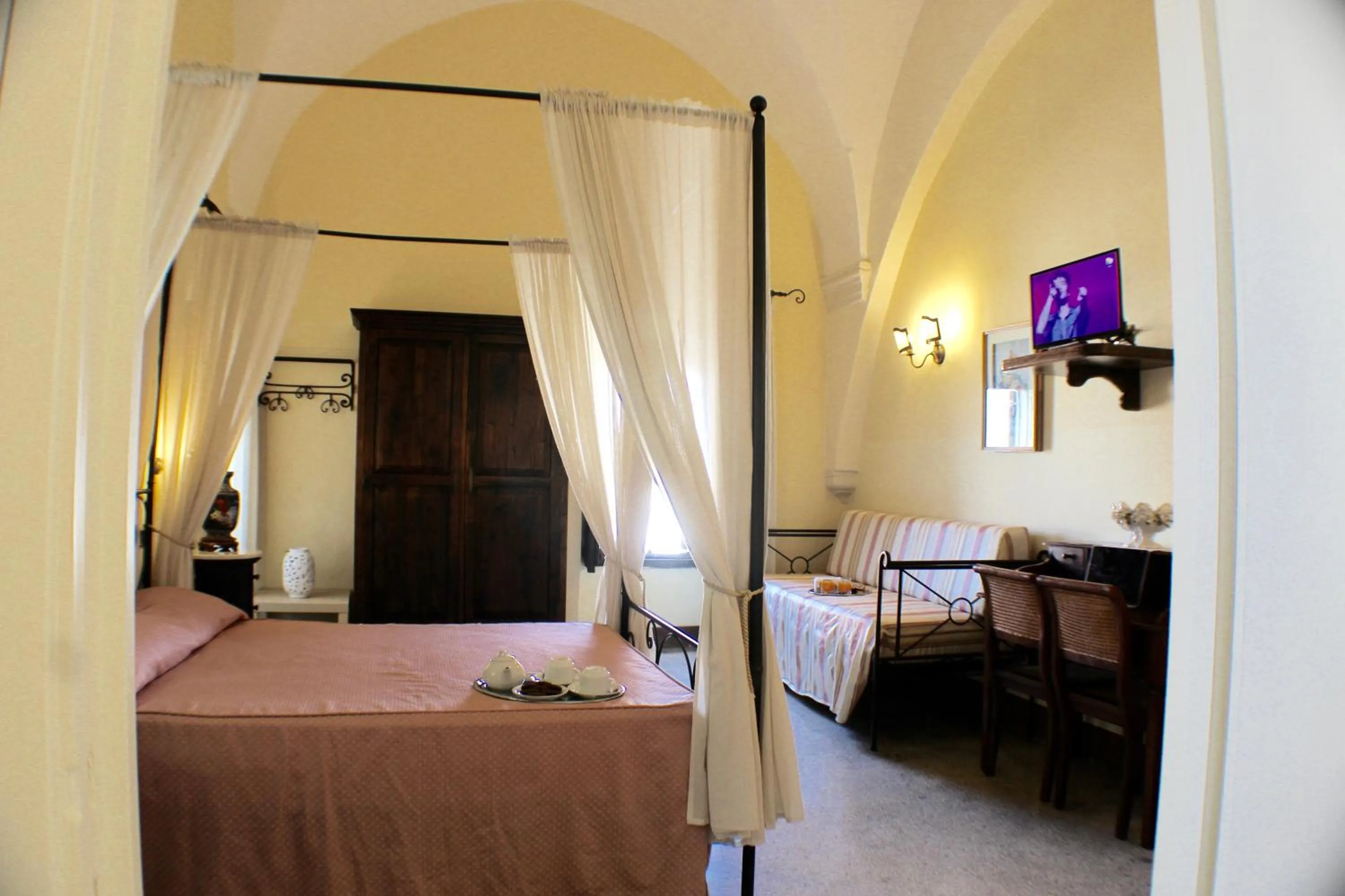 Photo of the whole room, Bed in Palazzo Senape De Pace