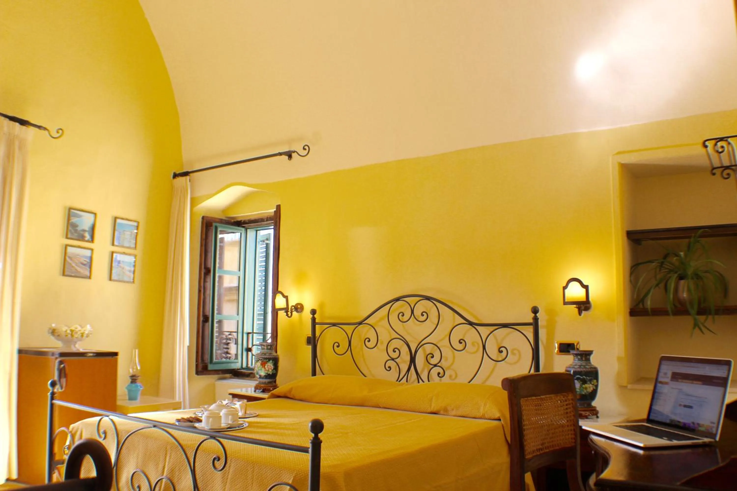 Photo of the whole room, Bed in Palazzo Senape De Pace