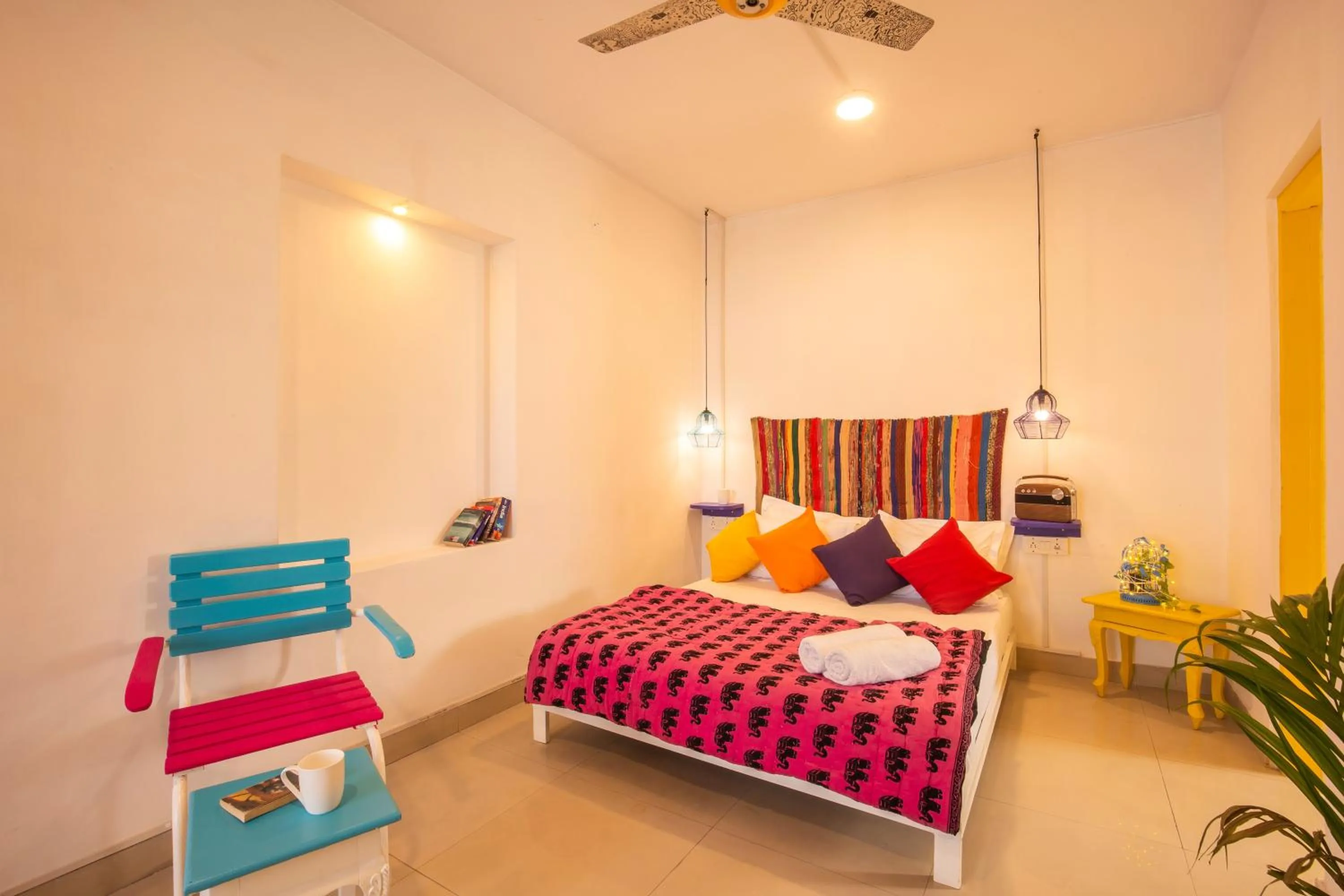 Bed in goSTOPS Lite Jaipur