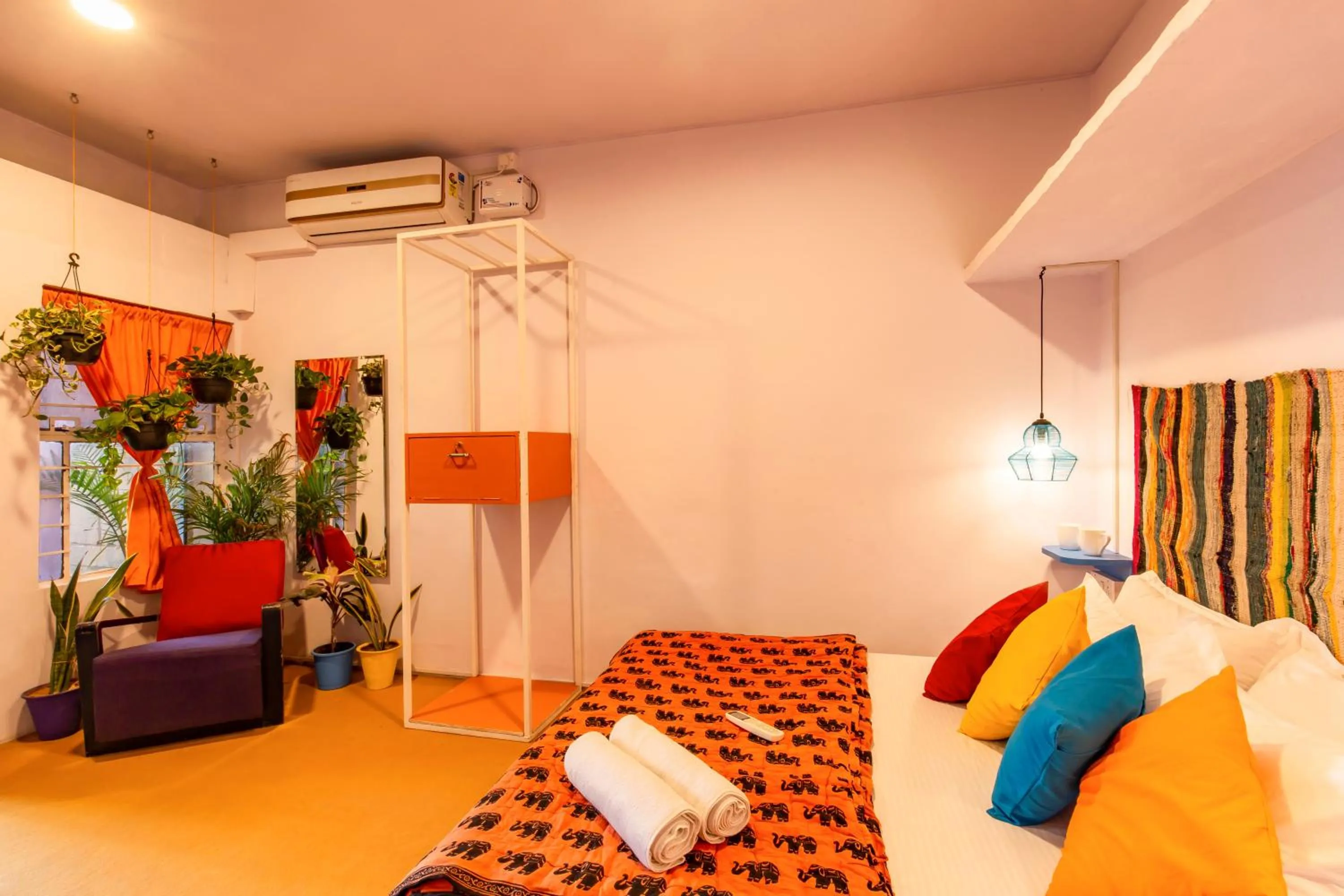 Bed in goSTOPS Lite Jaipur