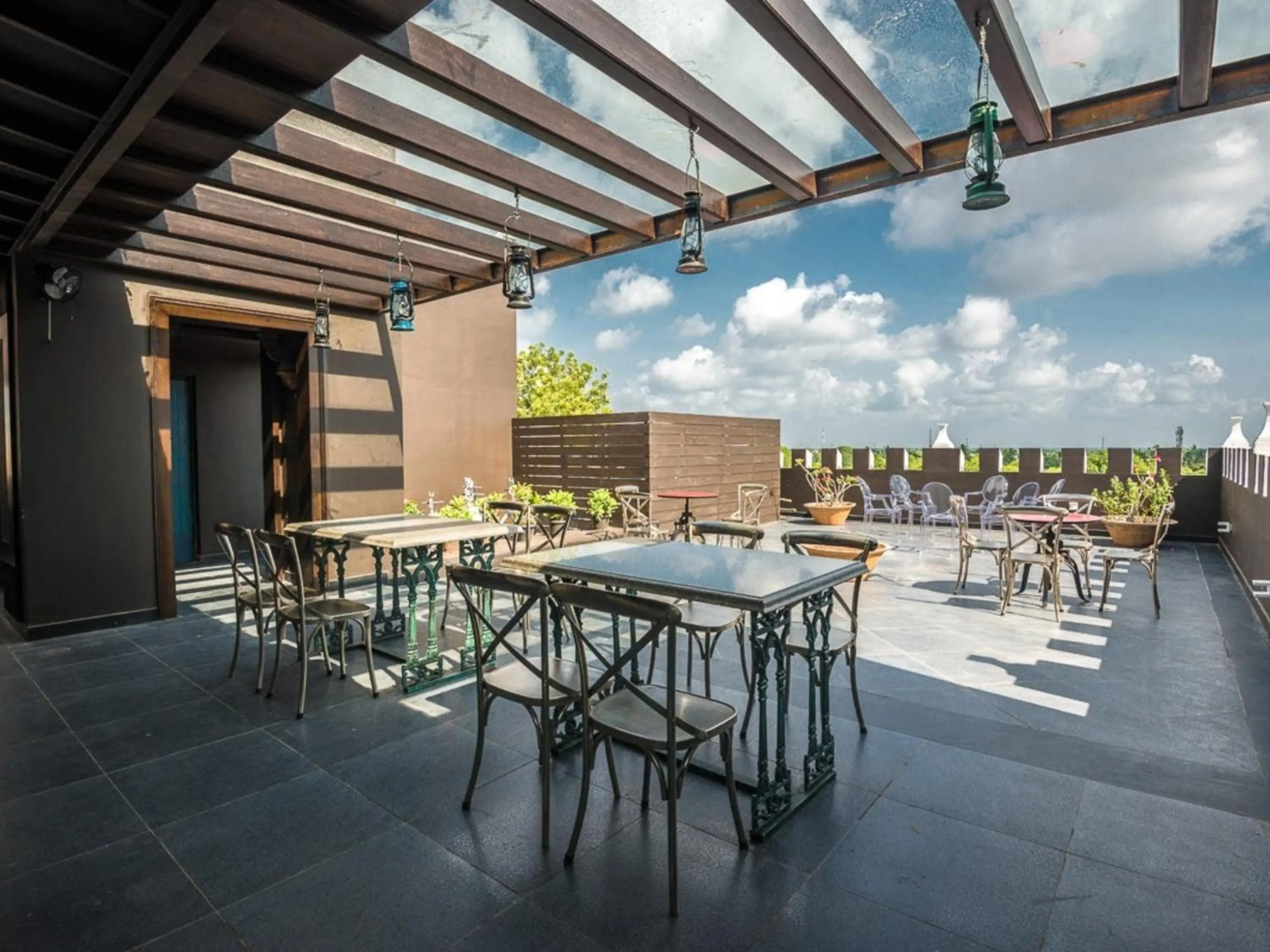 Lounge or bar in Svatma - A Luxury Heritage Resort