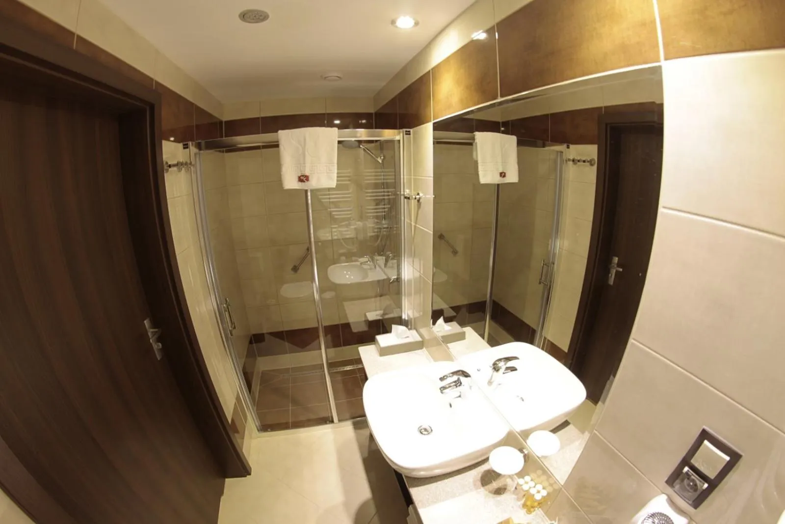 Shower in Hotel Kryształ Conference & Spa