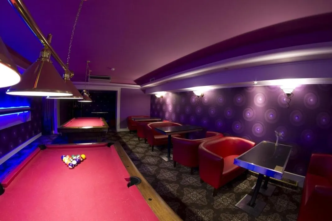 Billiard in Hotel Kryształ Conference & Spa