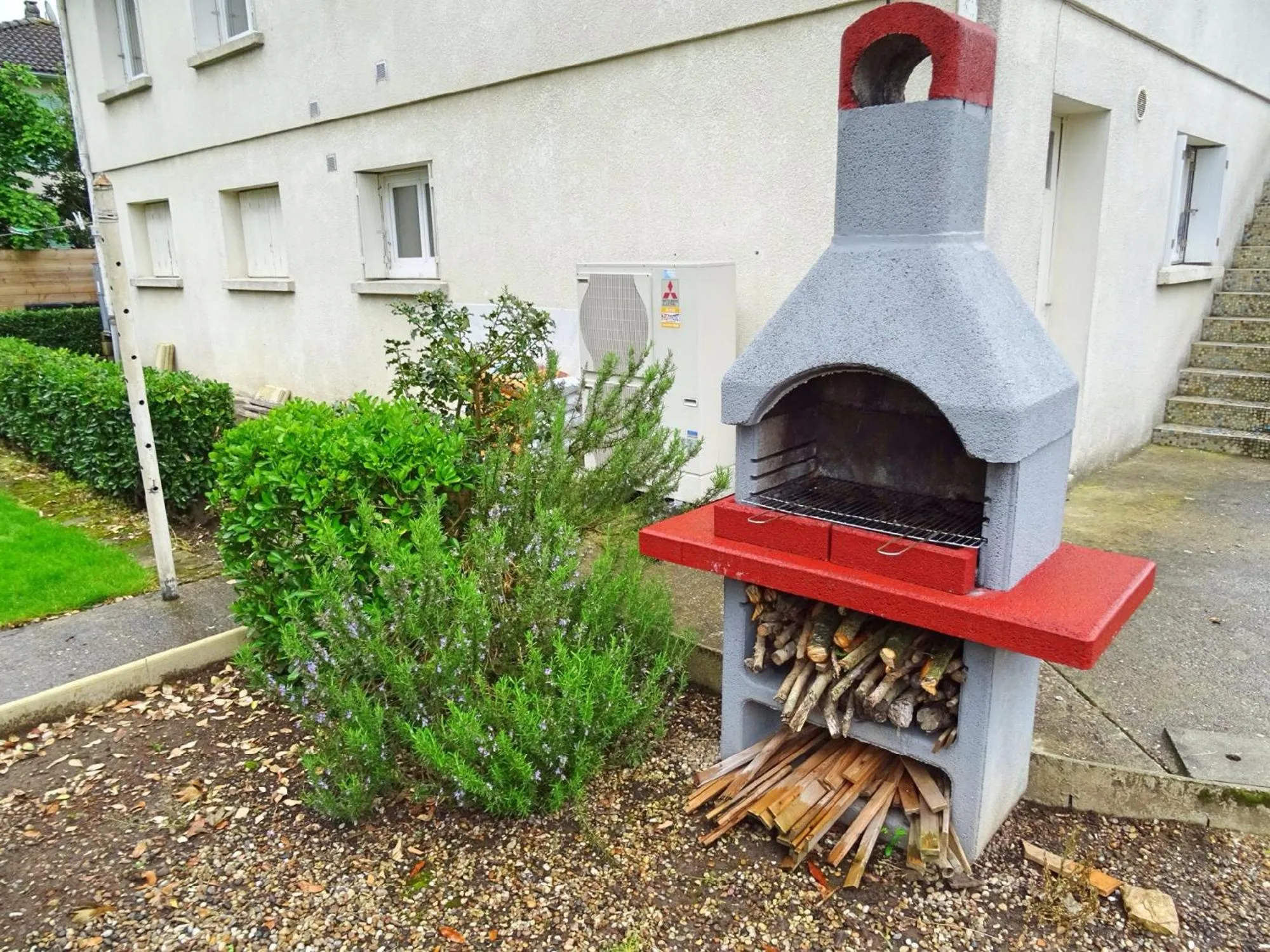 BBQ facilities in Locations Avec Jardins Privatifs