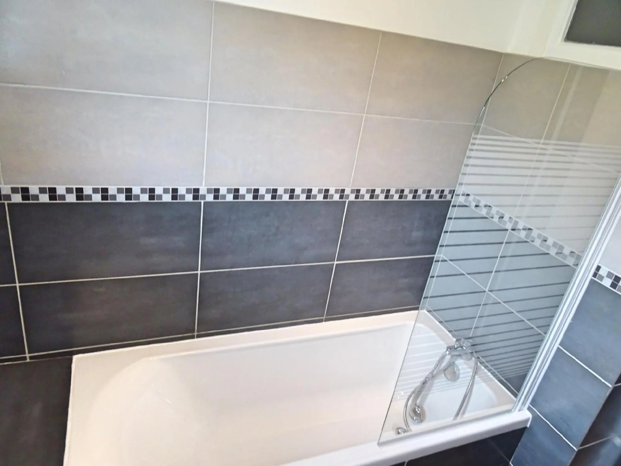 Bathroom in Locations Avec Jardins Privatifs