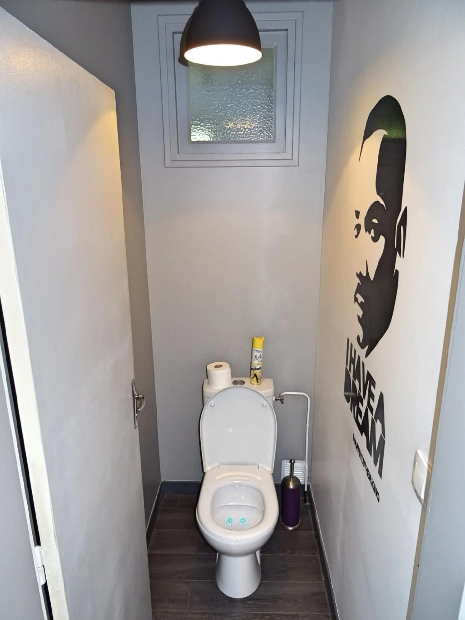 Toilet in Locations Avec Jardins Privatifs