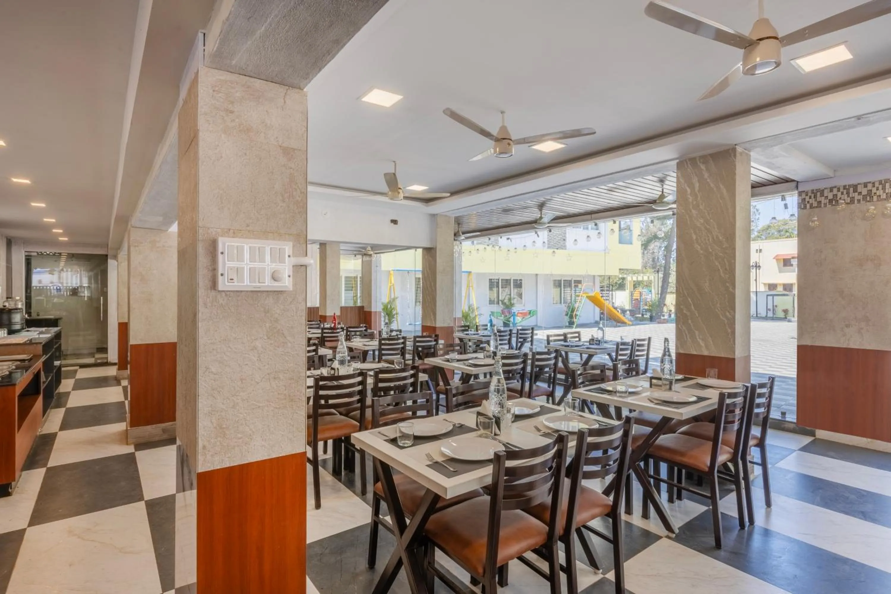 Restaurant/places to eat in Treebo Premium Emerald Dove