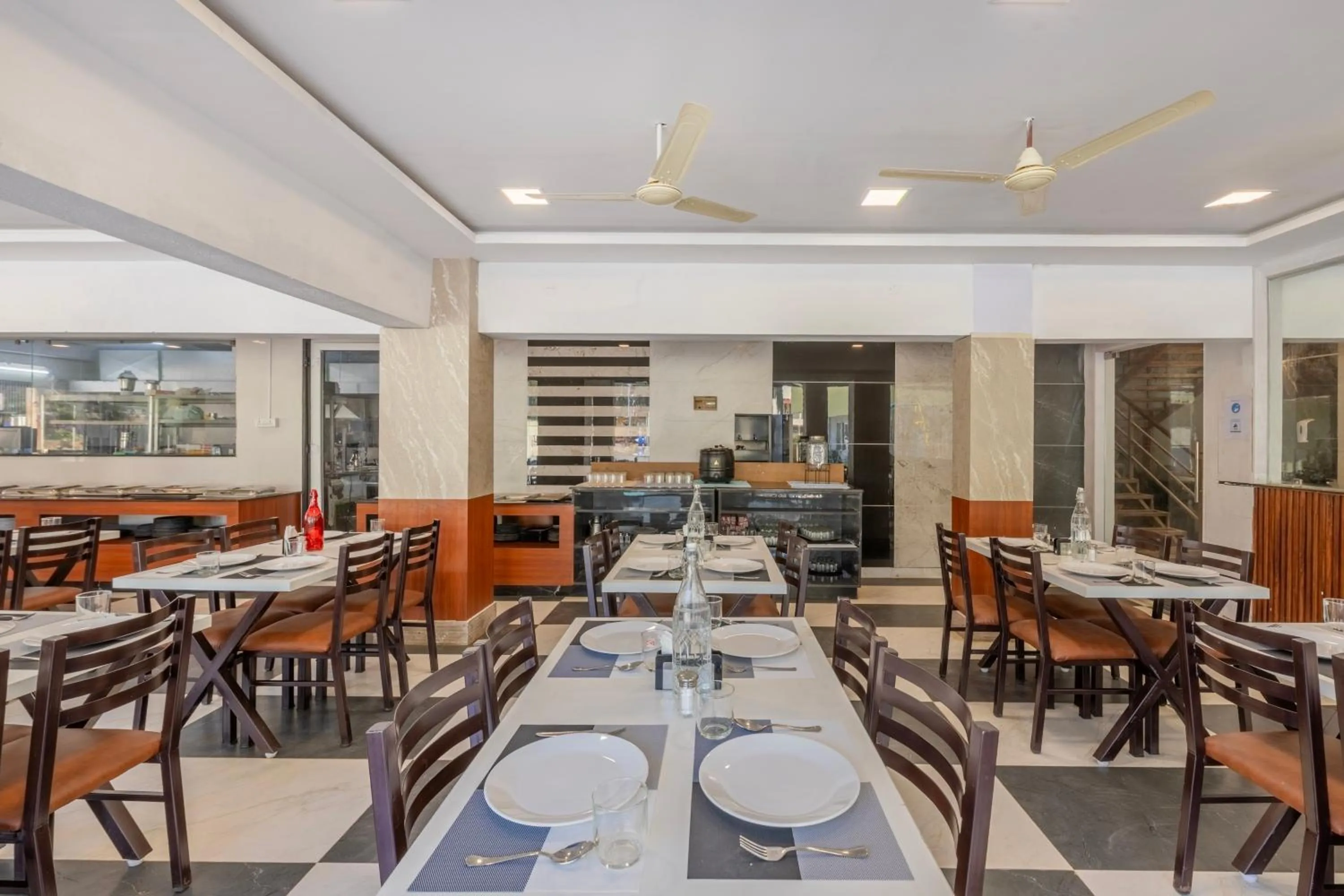 Restaurant/places to eat in Treebo Premium Emerald Dove