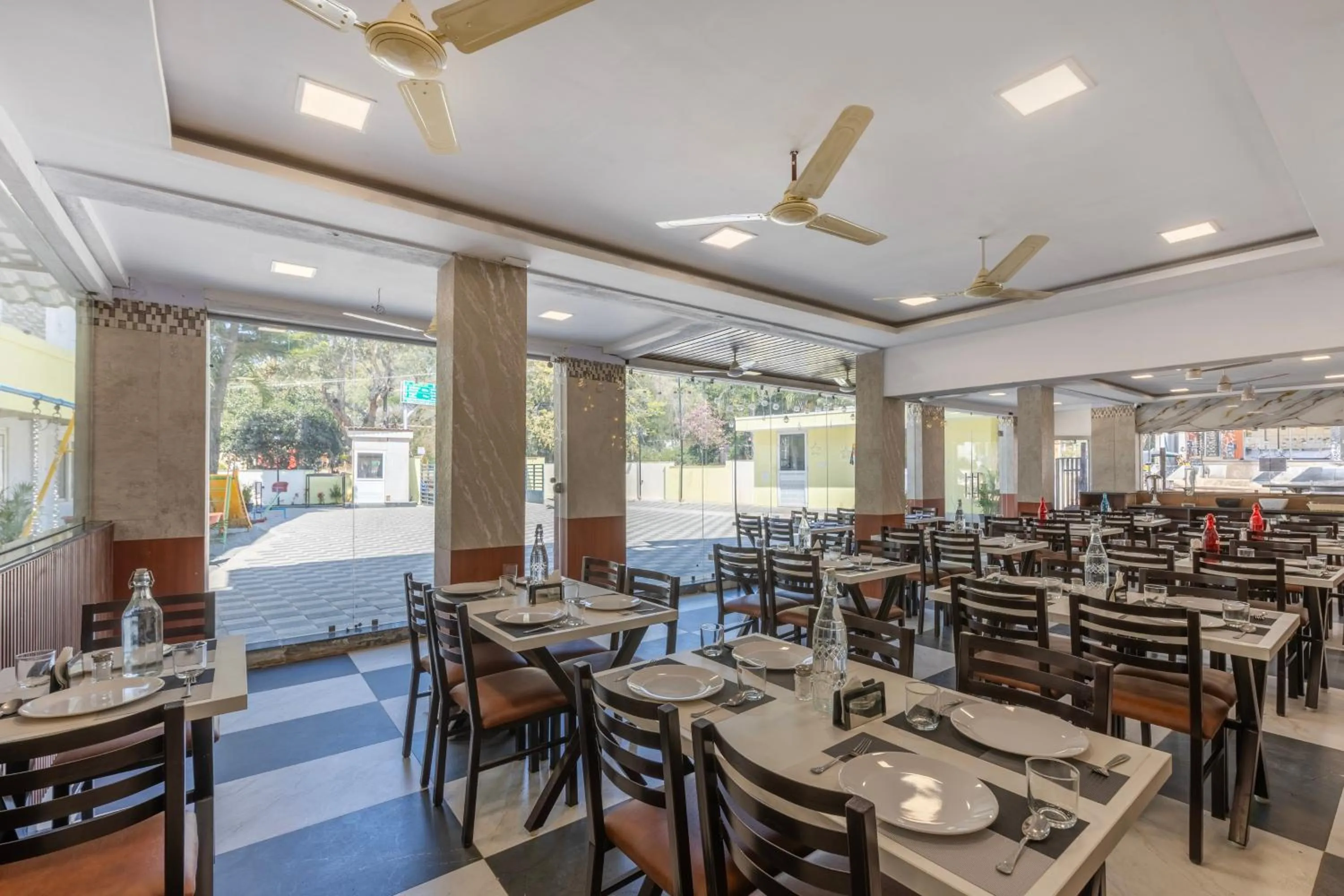 Restaurant/places to eat in Treebo Premium Emerald Dove