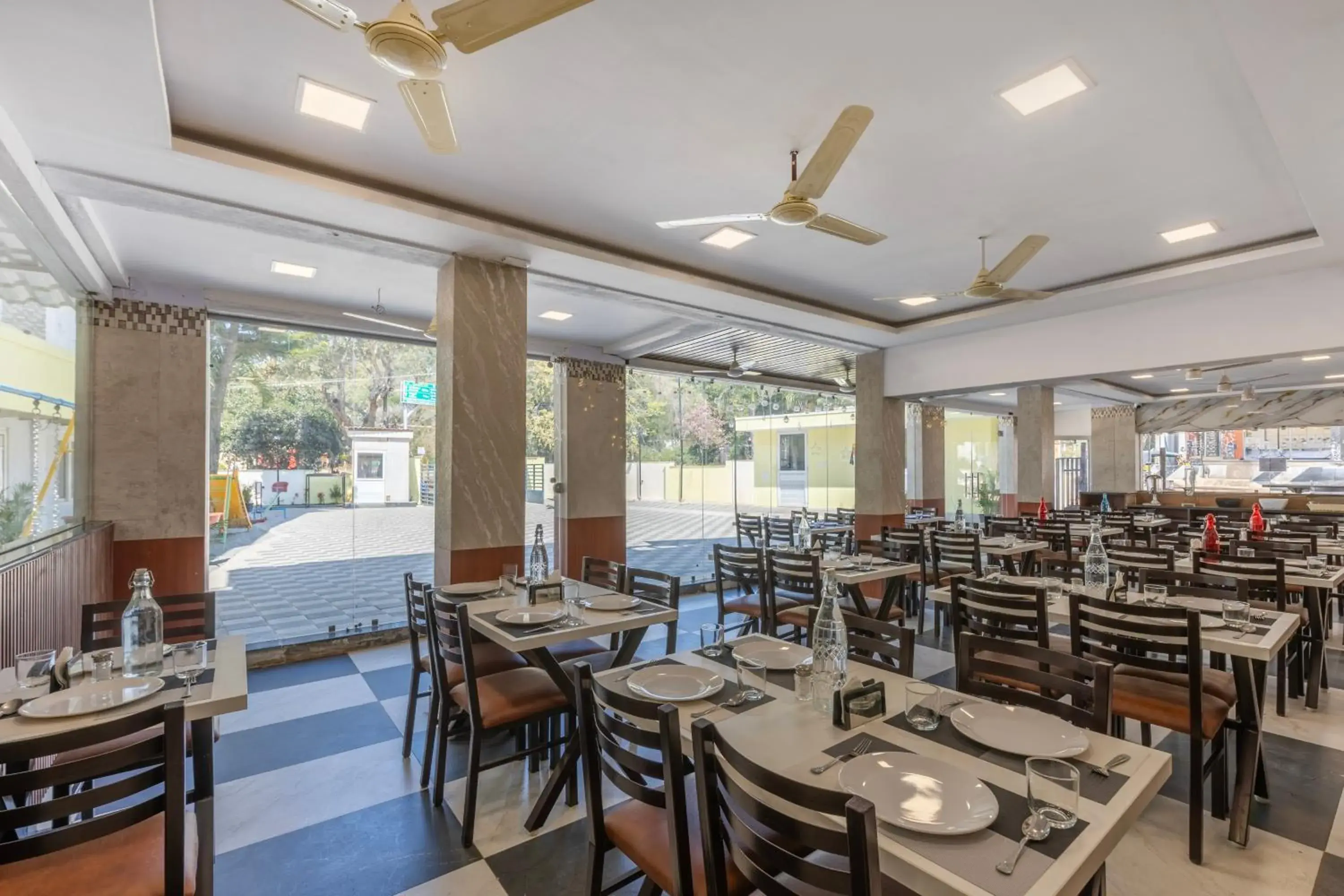 Restaurant/places to eat in Treebo Premium Emerald Dove Restaurant/places to eat in Treebo Premium Emerald Dove