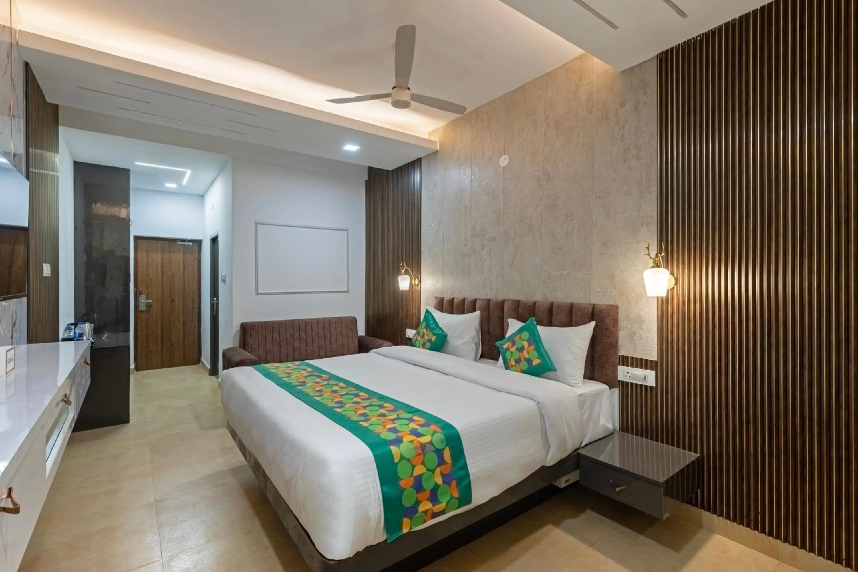 Bedroom, Bed in Treebo Premium Emerald Dove