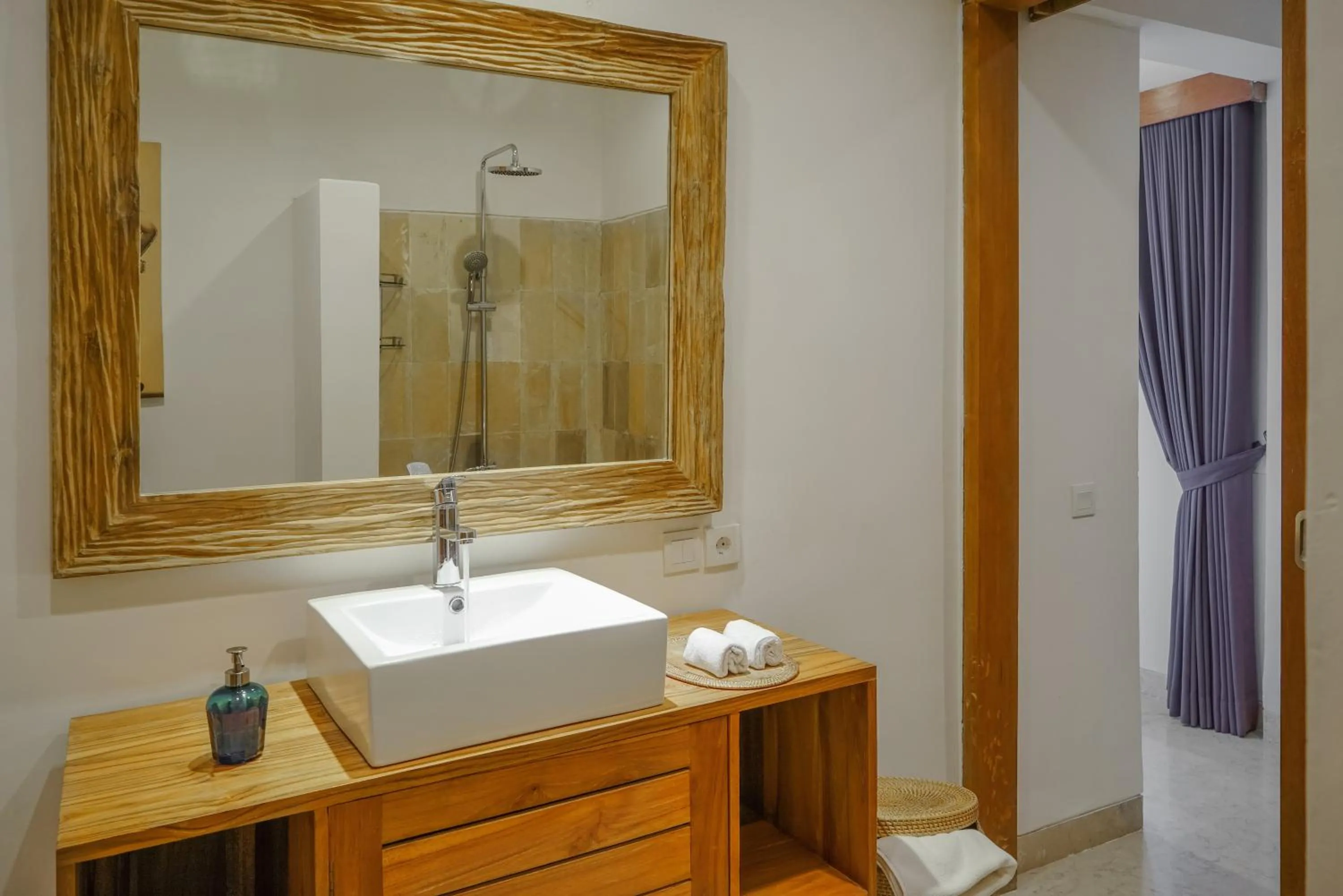 Bathroom in Two Lizards Beach Villas