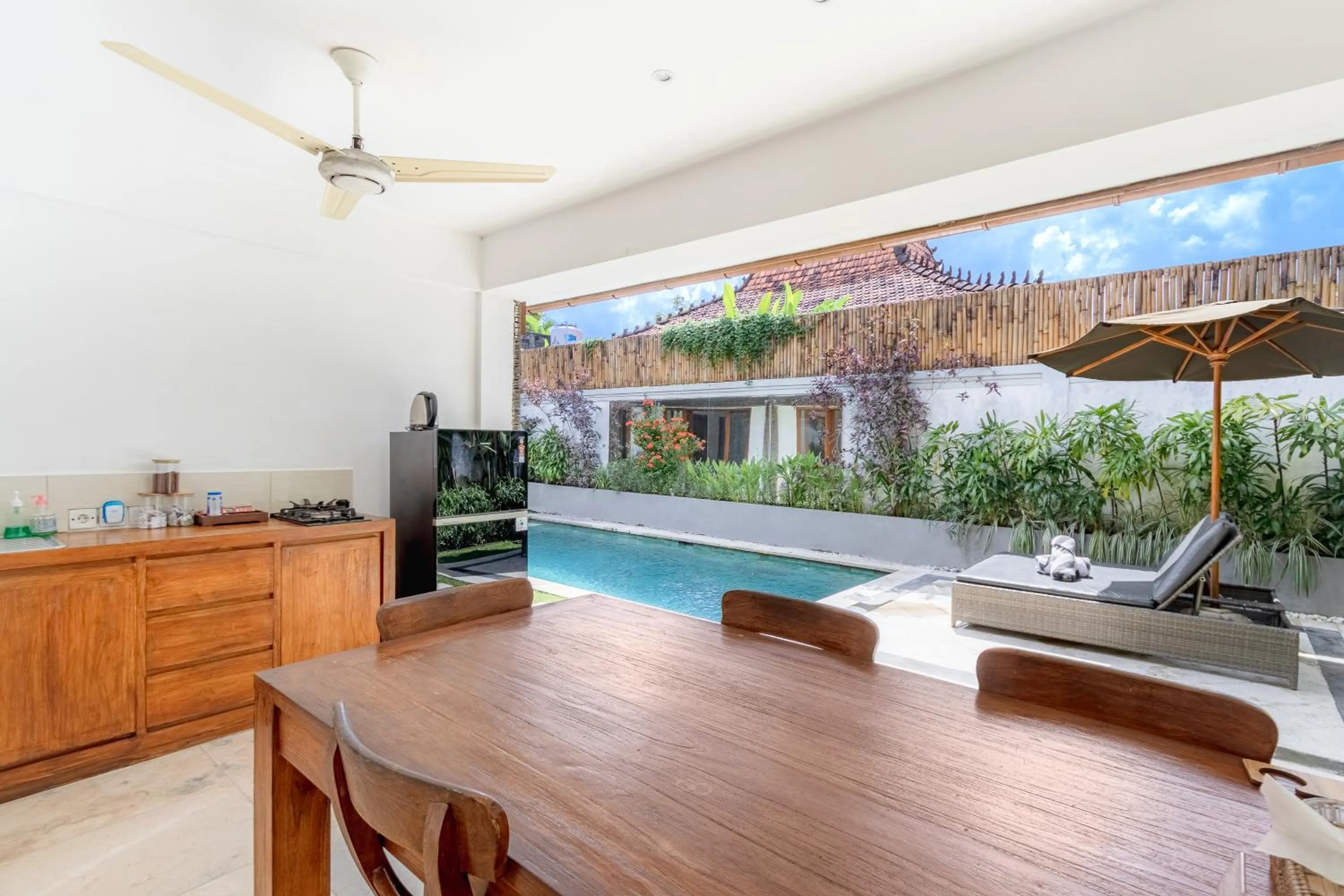 Dining area in Two Lizards Beach Villas