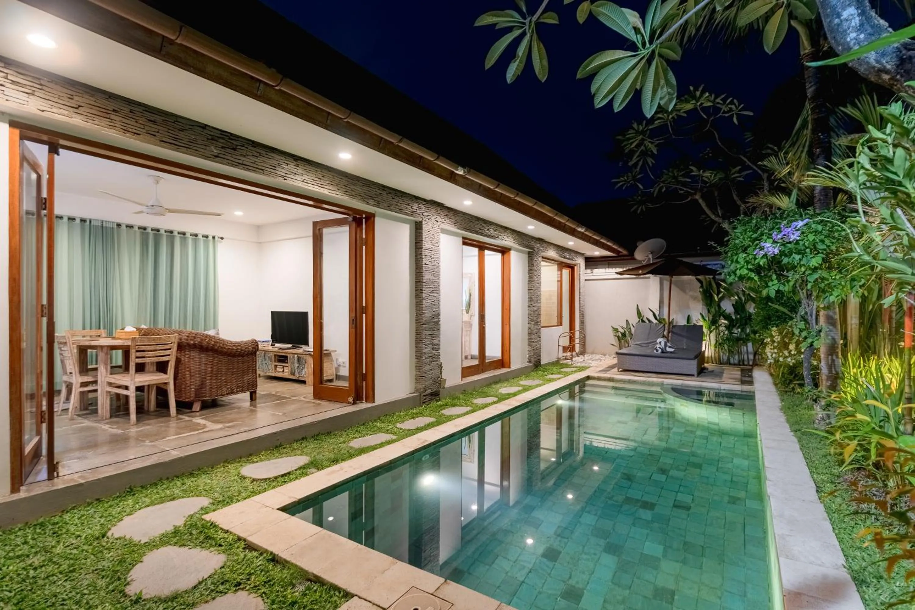 Property building in Two Lizards Beach Villas