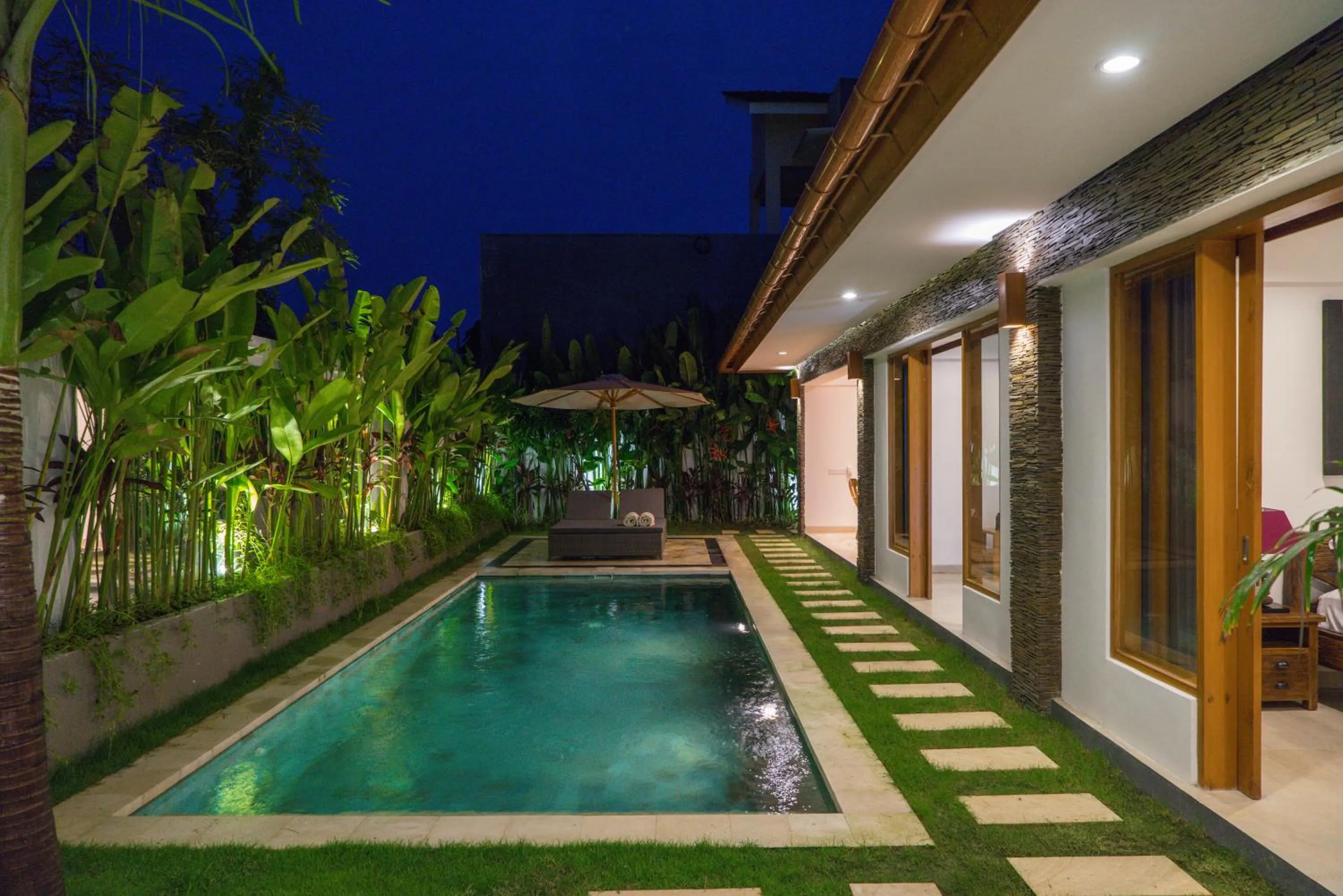 Swimming pool in Two Lizards Beach Villas