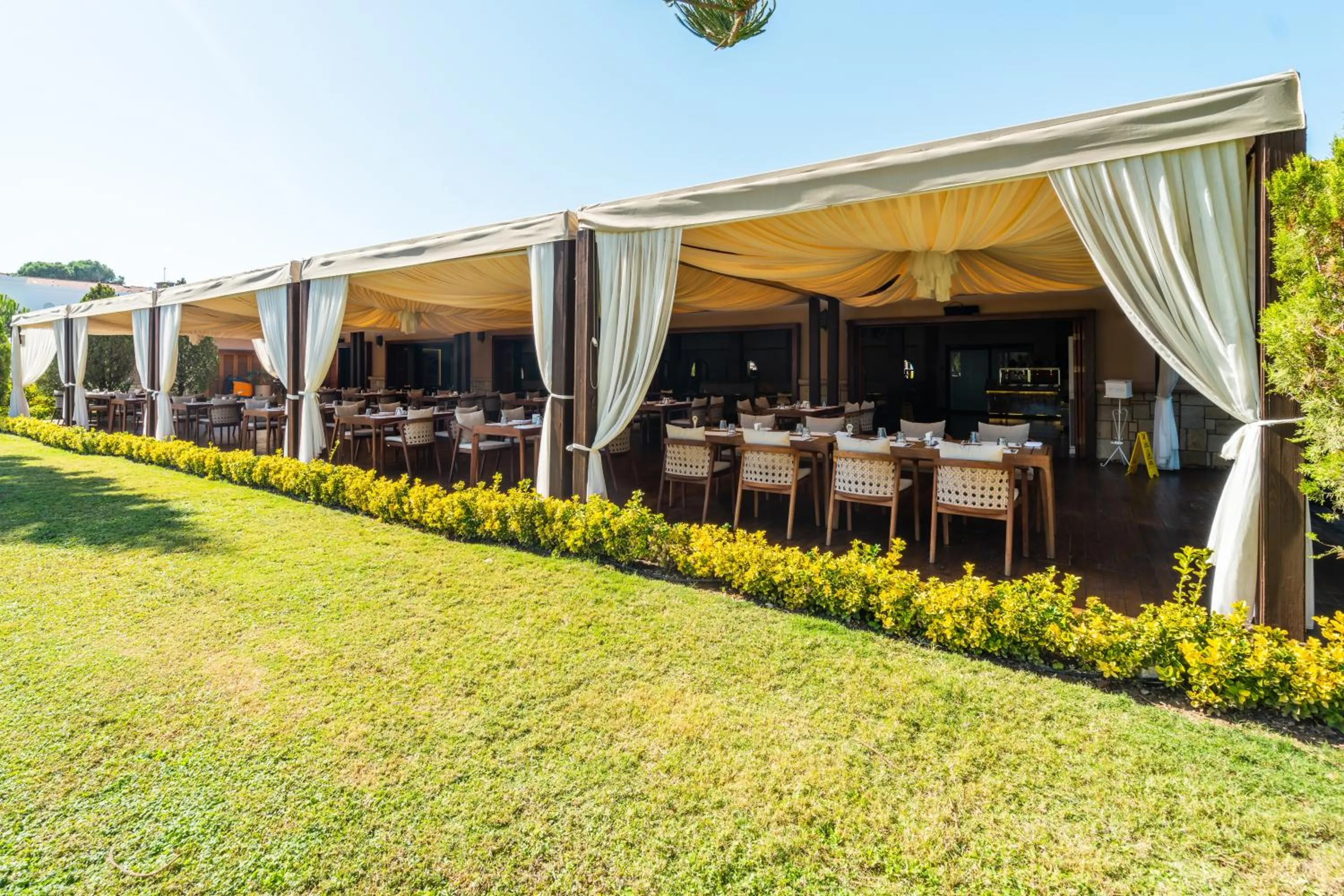 Restaurant/places to eat in IC Hotels Green Palace & Villas