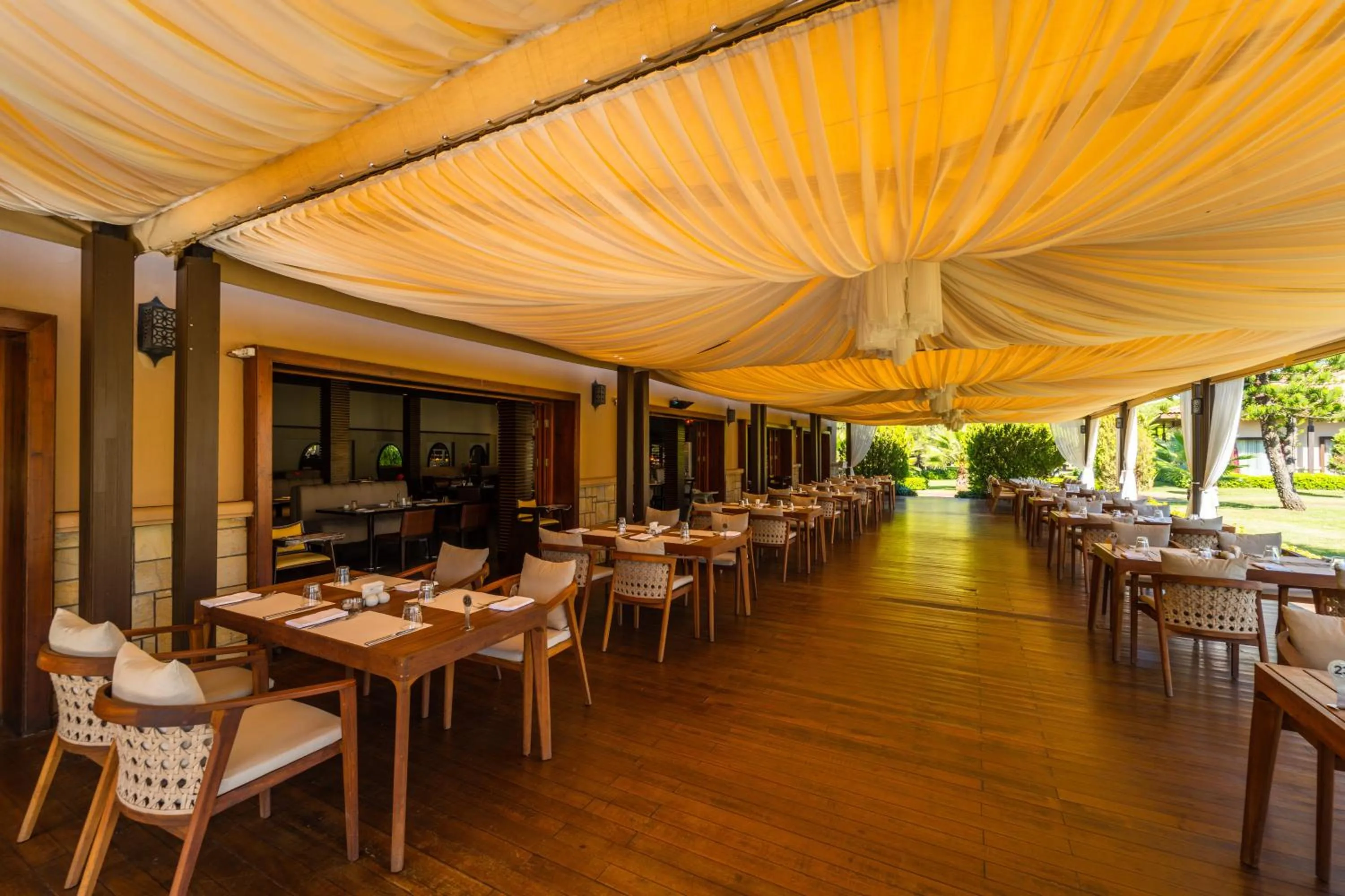 Restaurant/places to eat in IC Hotels Green Palace & Villas