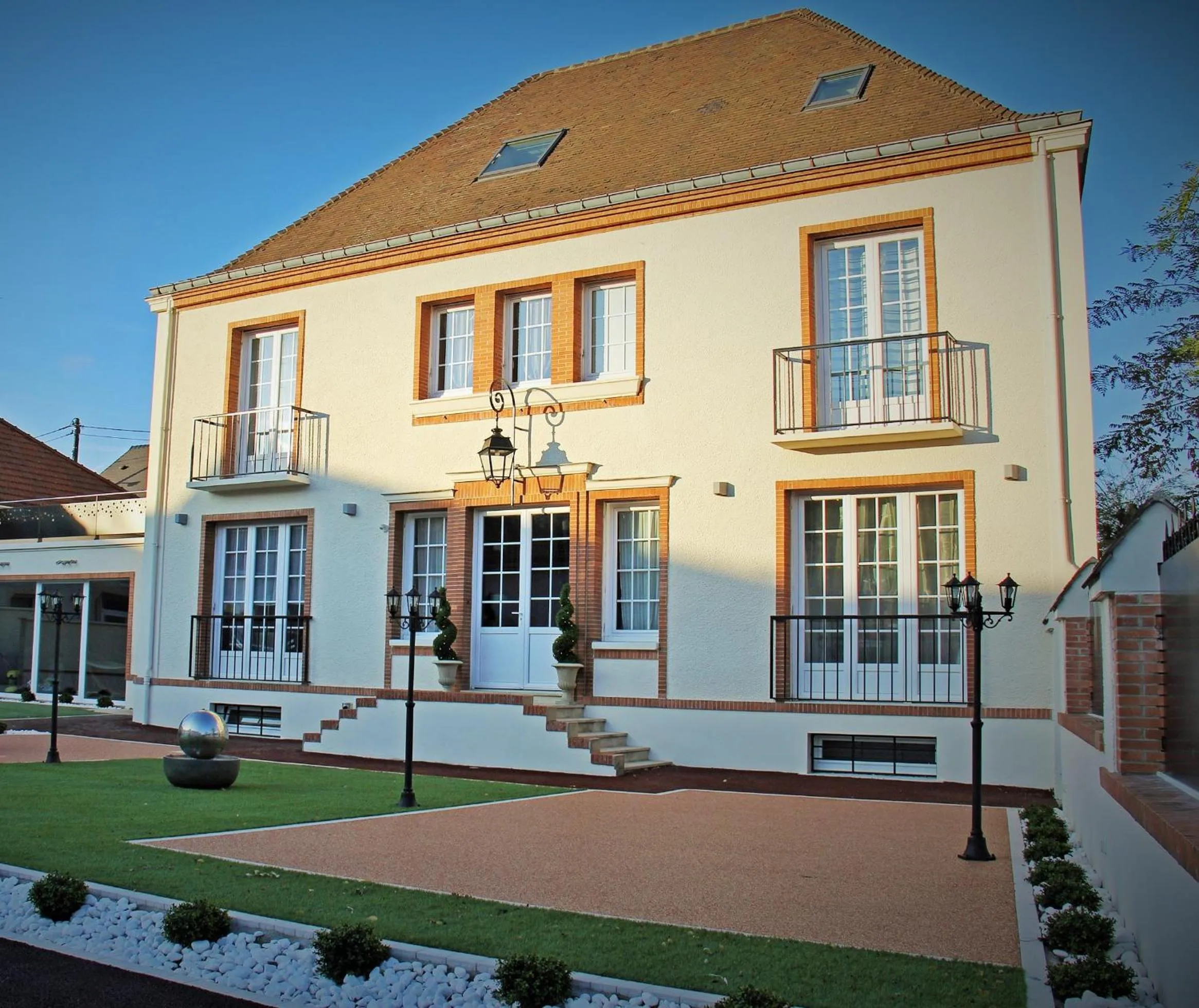 Property building in Villa Louis Victor