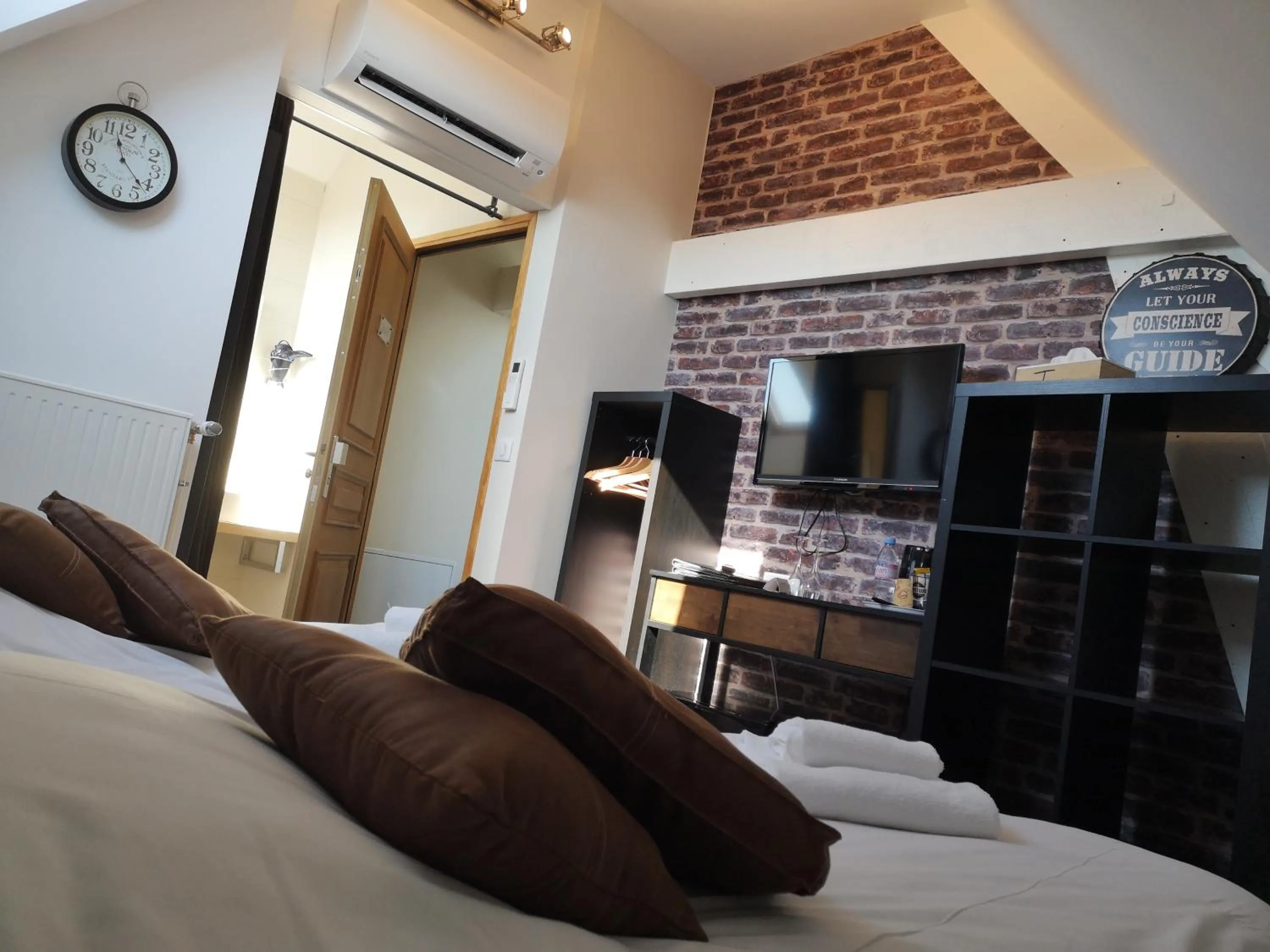 Photo of the whole room in Villa Louis Victor