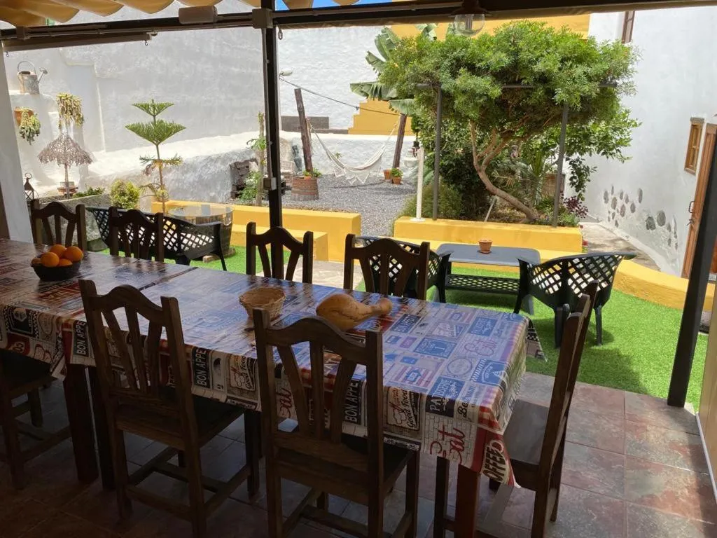 Communal kitchen in Casa emblemática Buenavista del Norte