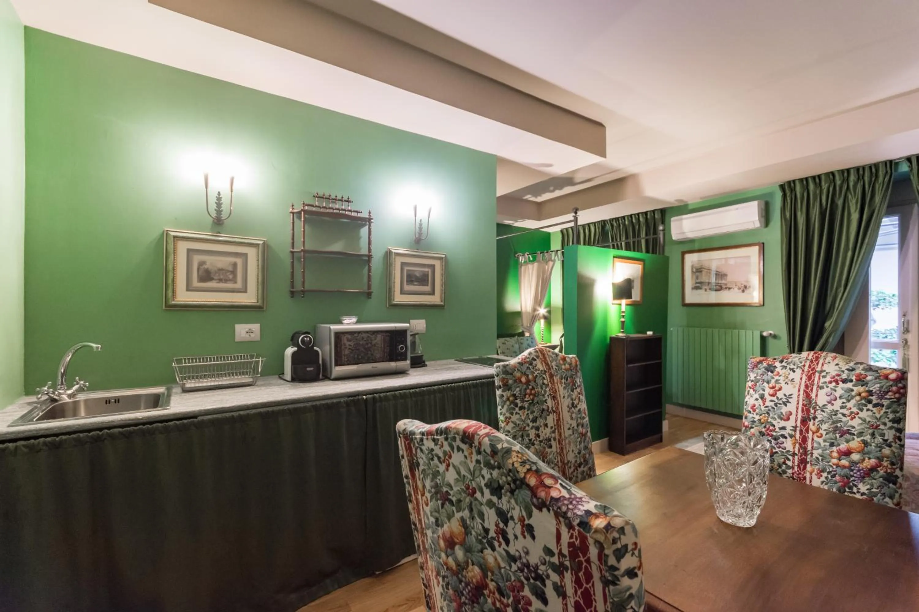 Kitchen or kitchenette in Porta Palace Apartments