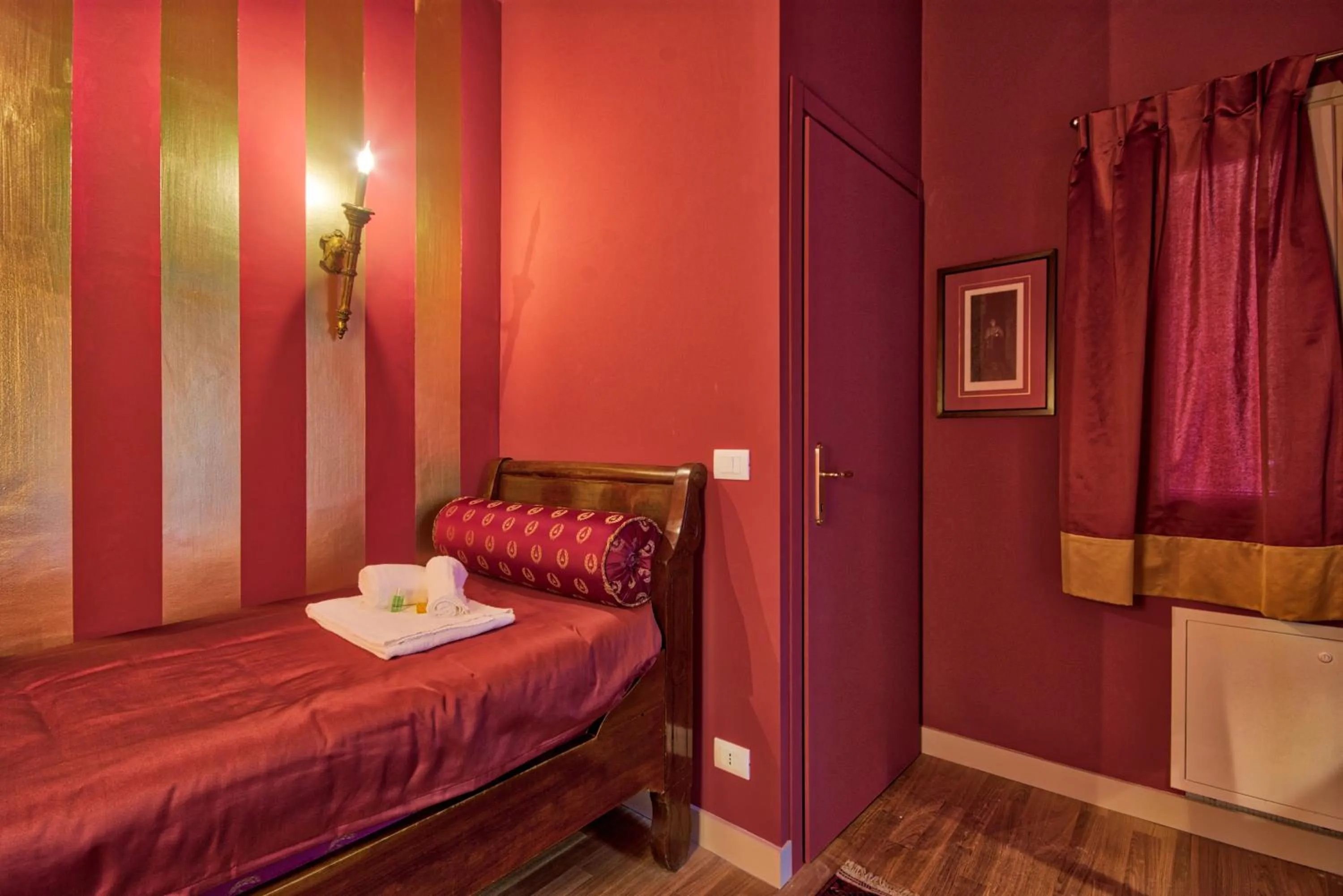 Bed in Porta Palace Apartments