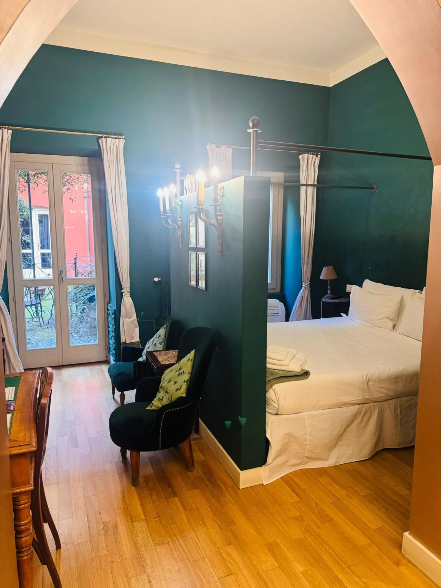 Bed in Porta Palace Apartments