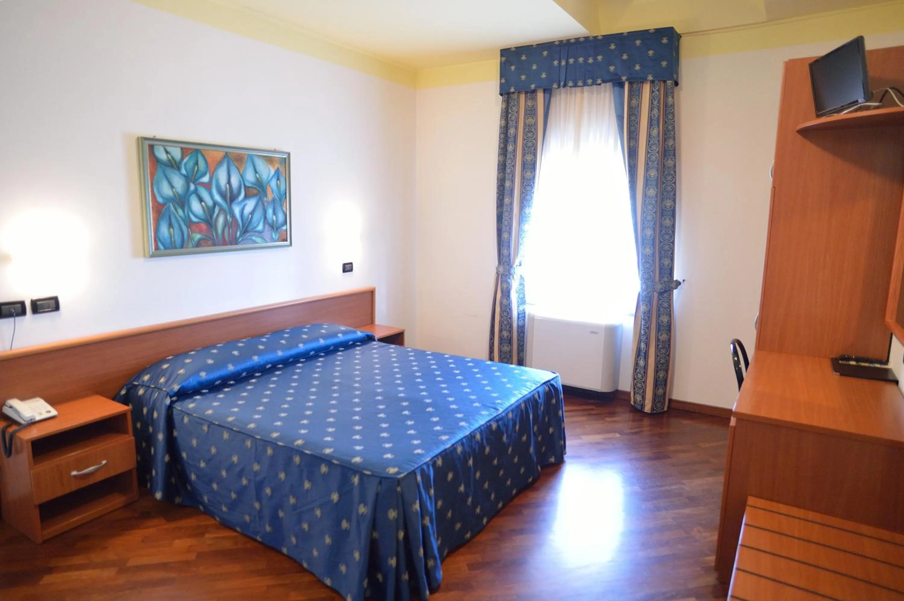 Photo of the whole room, Bed in Hotel La Cantina