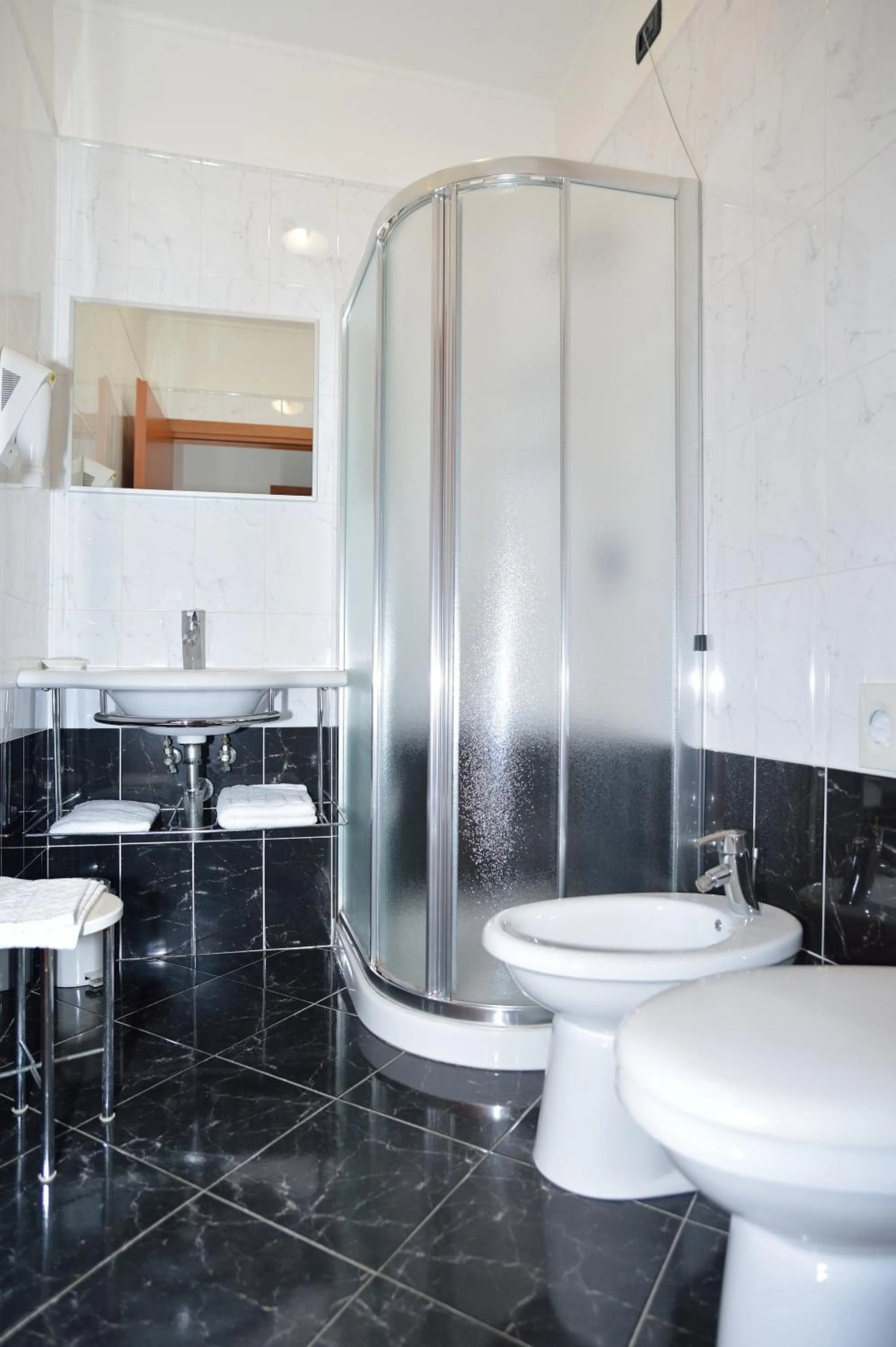 Bathroom in Hotel La Cantina