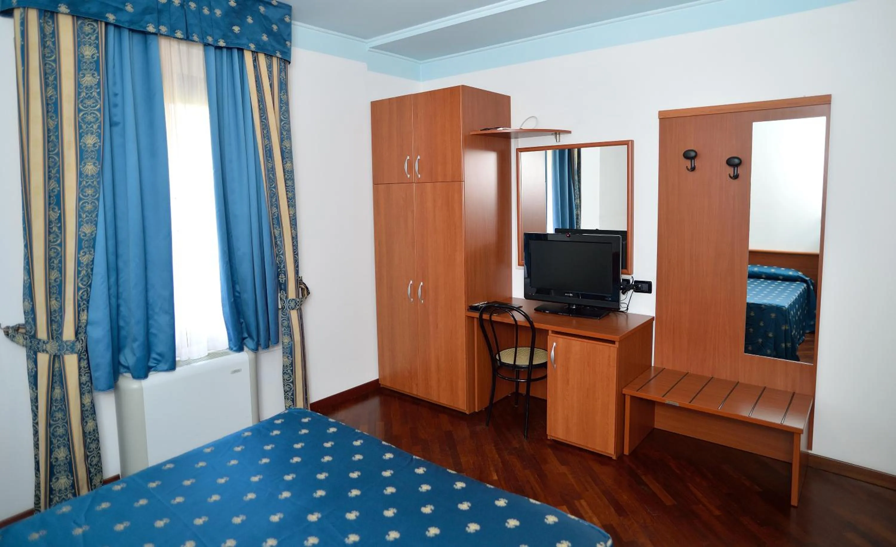Decorative detail, Bed in Hotel La Cantina