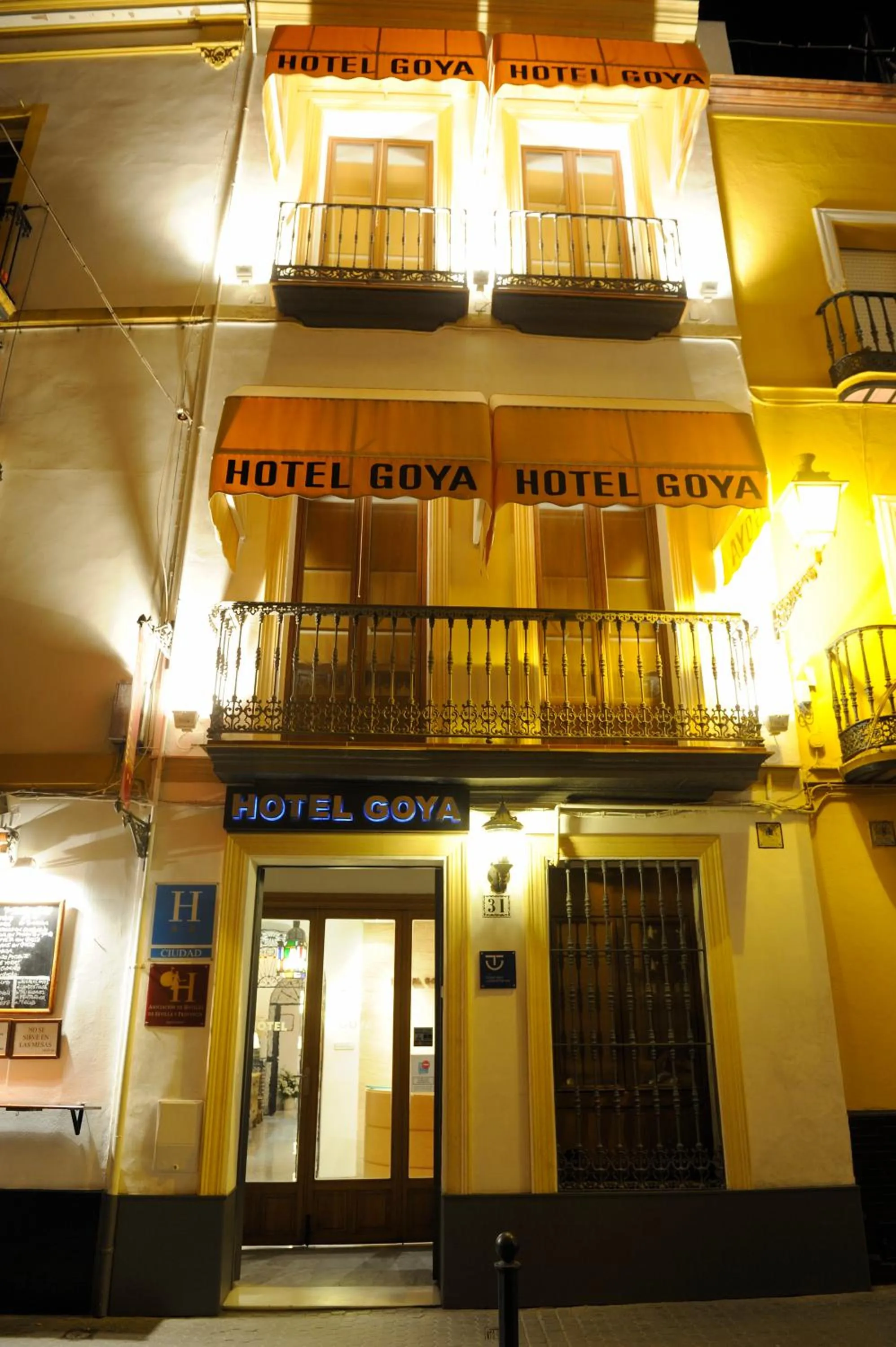 Facade/entrance in Hotel Goya