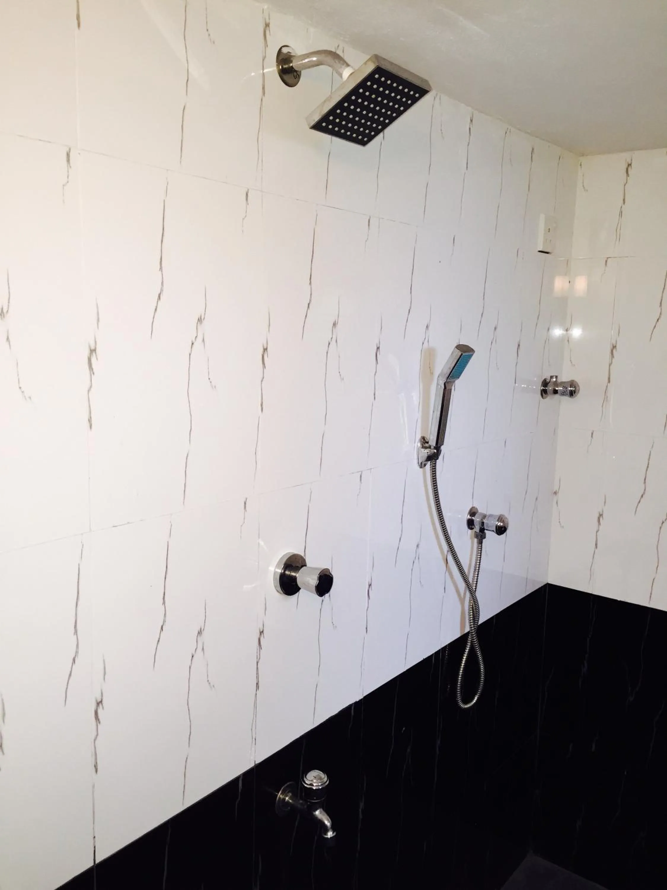 Shower in Medawatta Villa