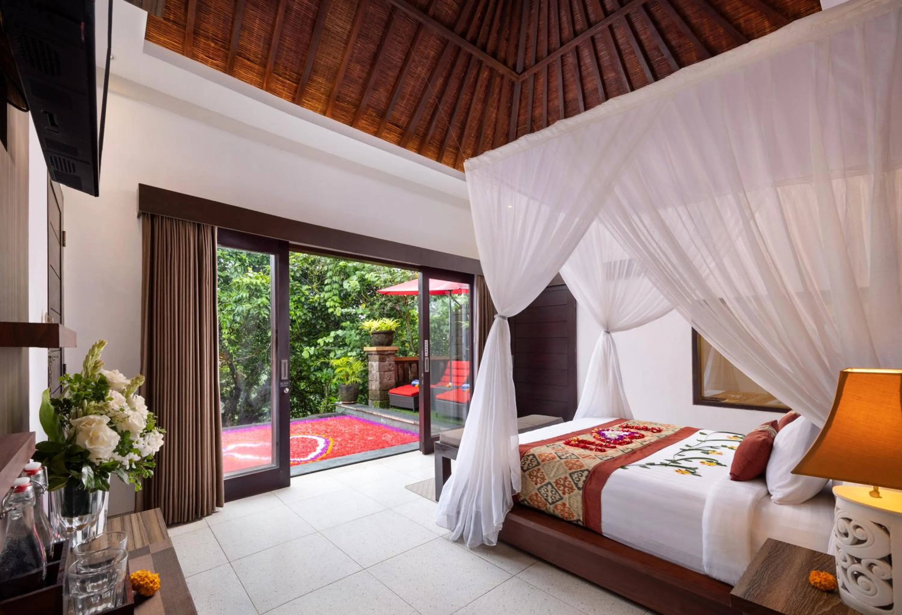 Bed in Griya Shanti Villas & Spa