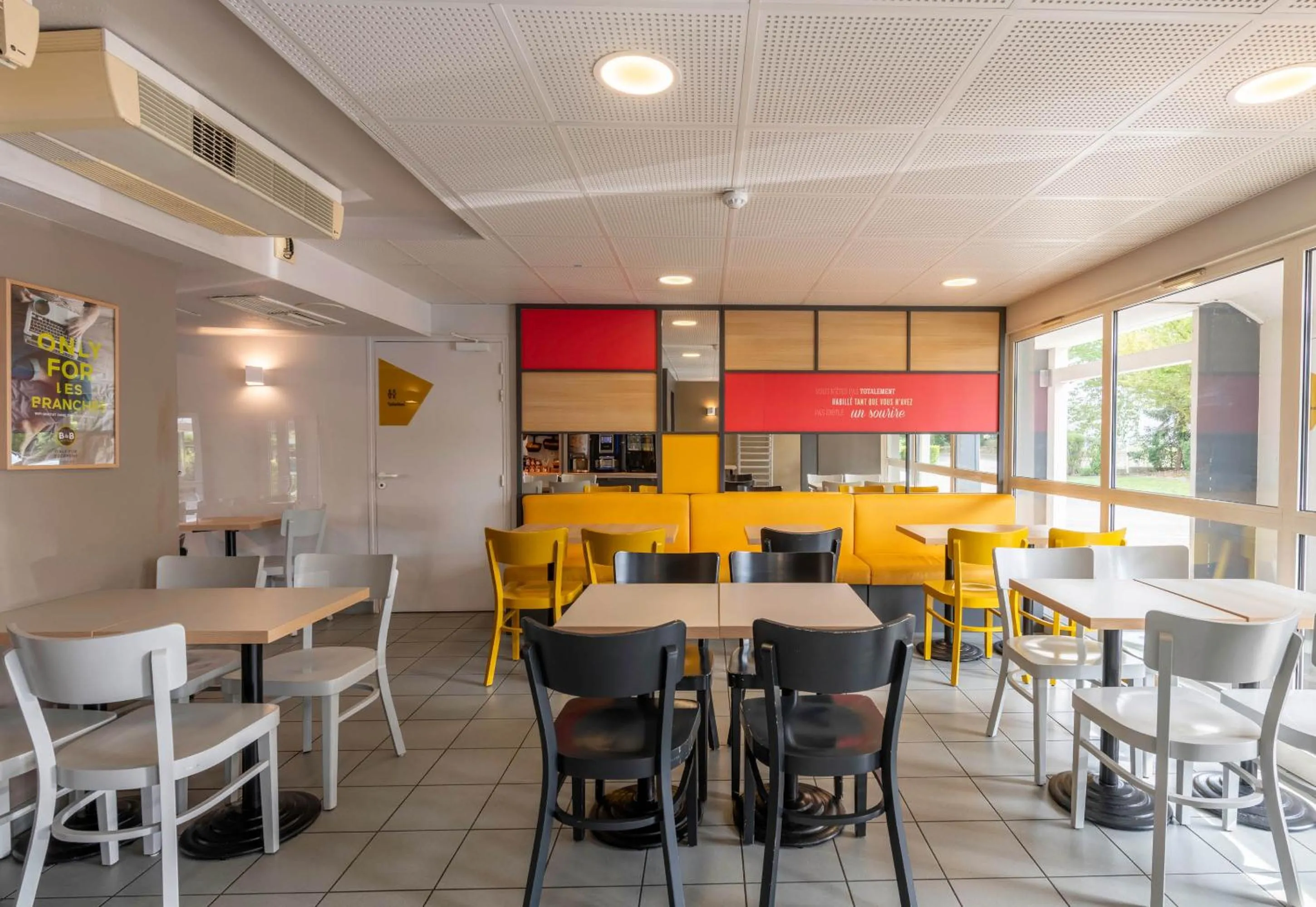 Restaurant/places to eat in B&B HOTEL Amiens