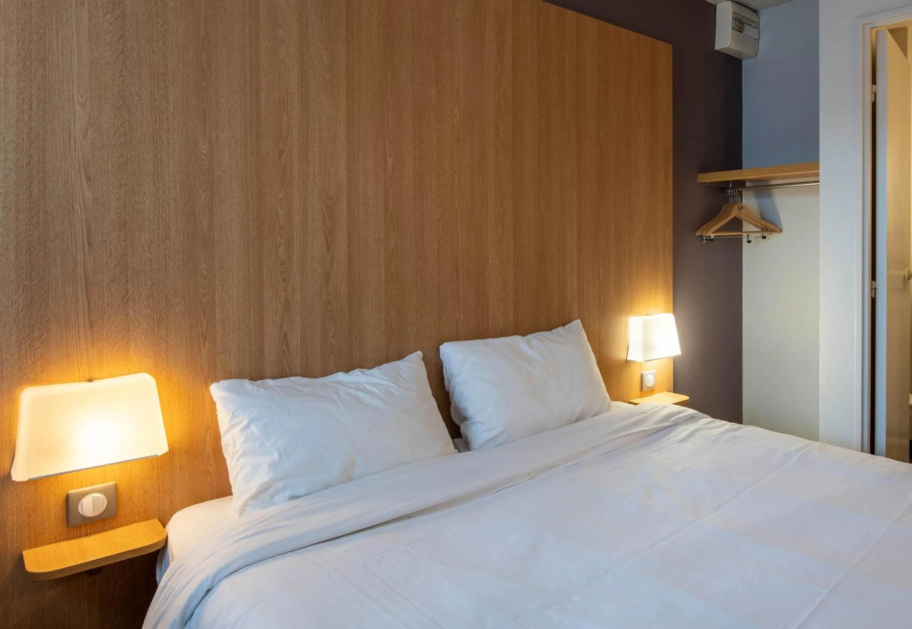 Bedroom, Bed in B&B HOTEL Amiens