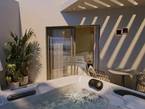 Junior Suite with Hot Tub in Nesean Plaza Hotel Junior Suite with Hot Tub in Nesean Plaza Hotel