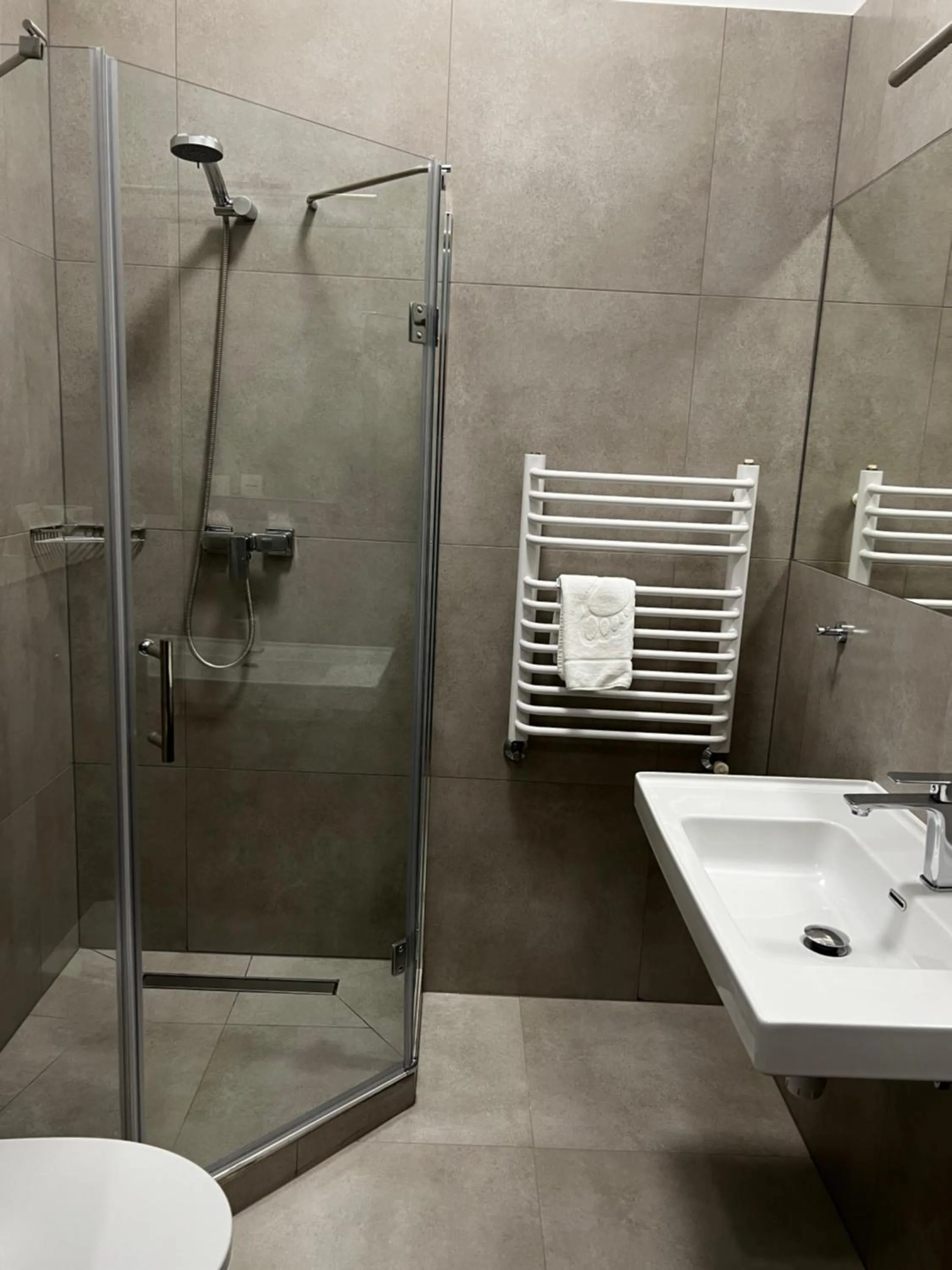 Bathroom in Nad Starą Nidą ***