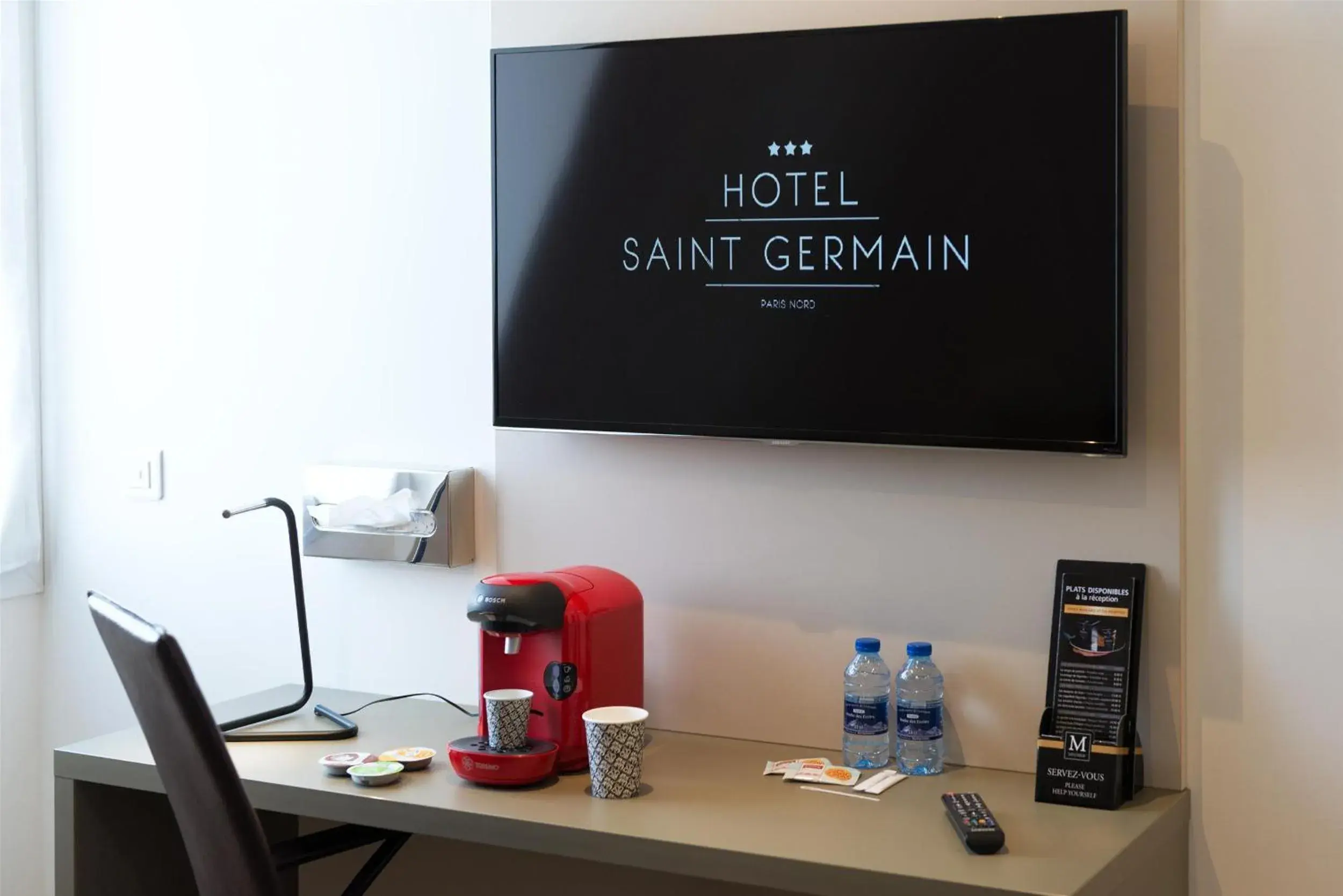 TV and multimedia, TV/Entertainment Center in Hôtel Le Saint Germain