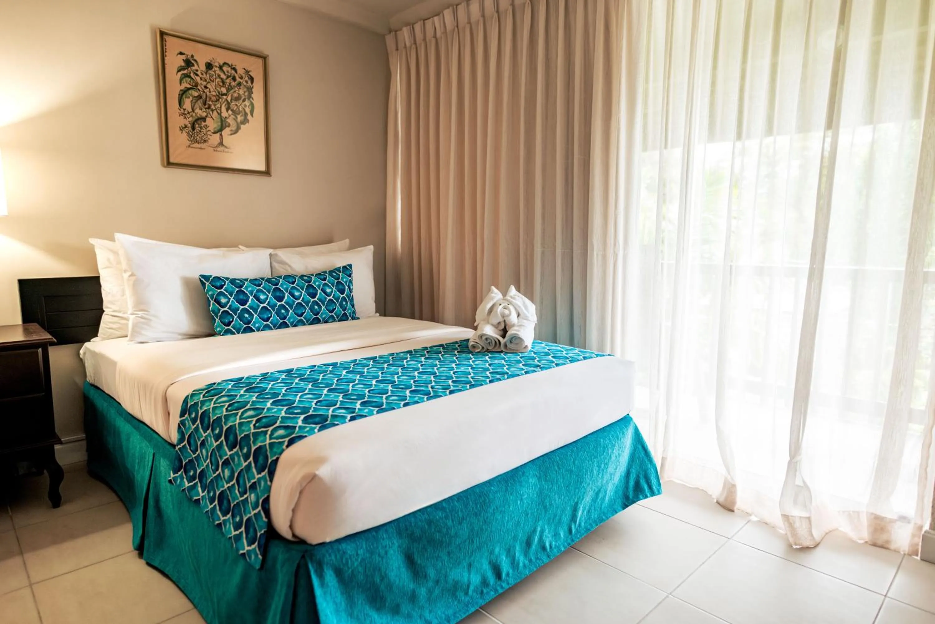 Bedroom, Bed in Mount Irvine Bay Resort