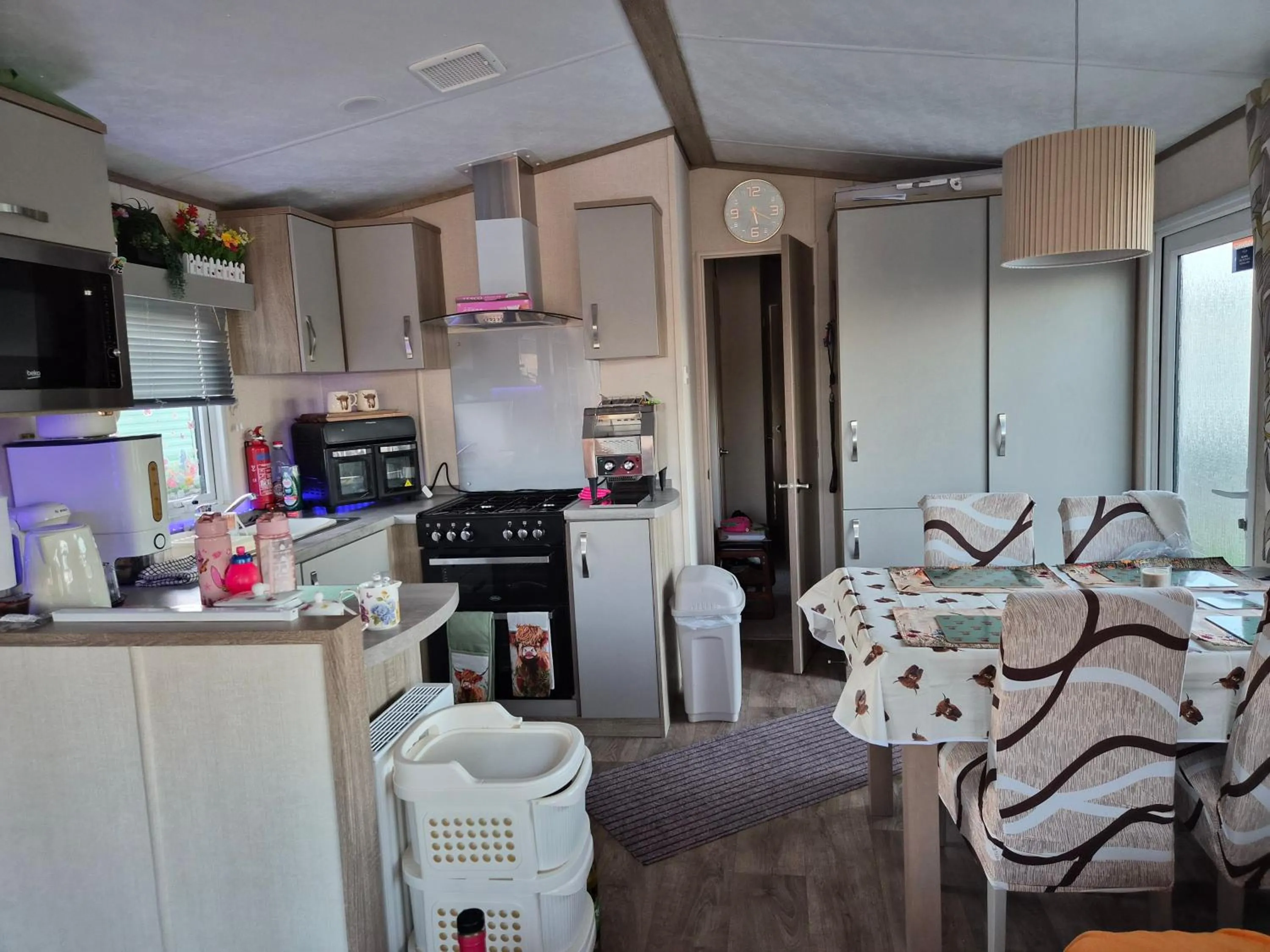 Hills family caravan ocean edge holiday park