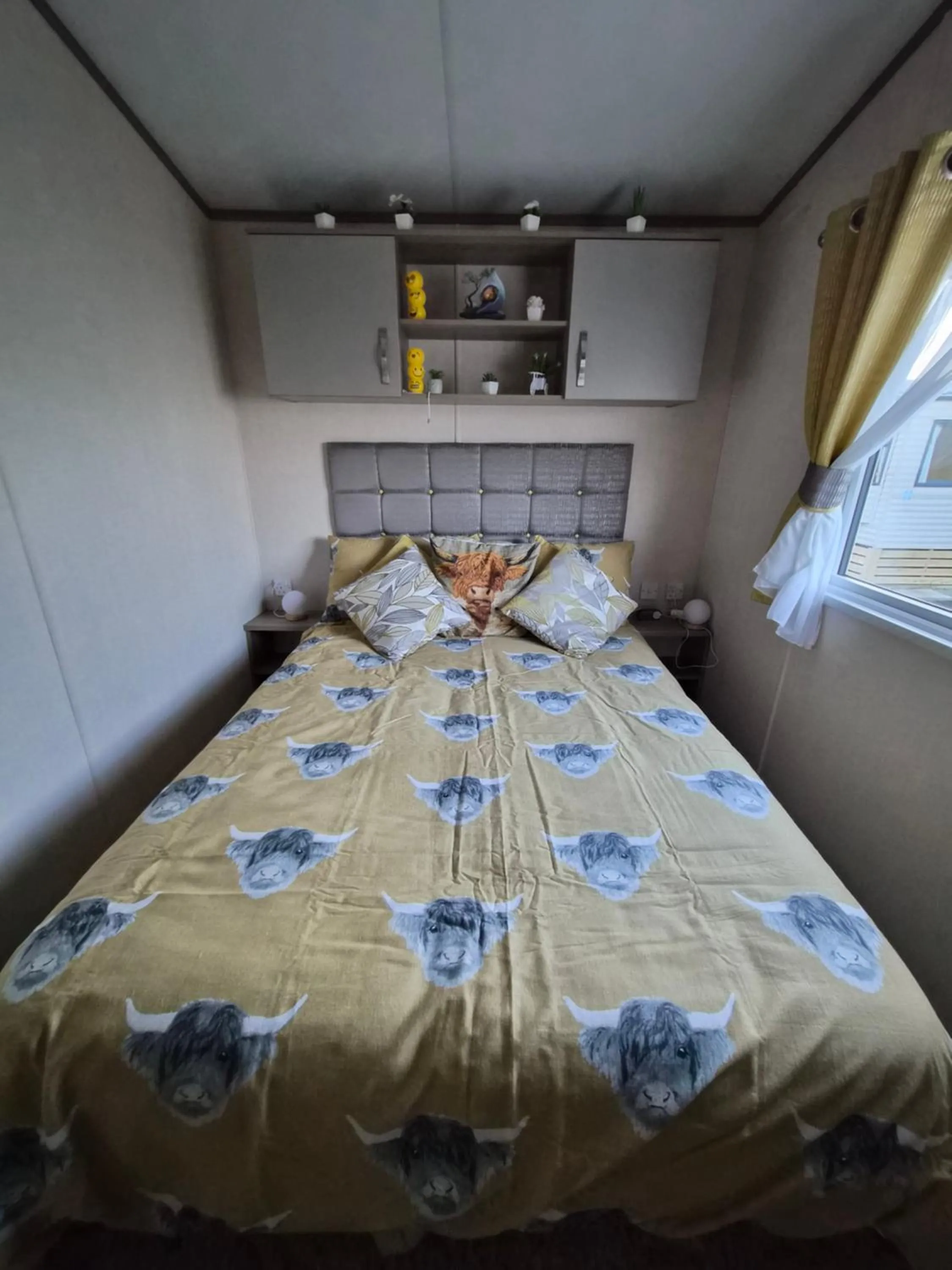 Hills family caravan ocean edge holiday park