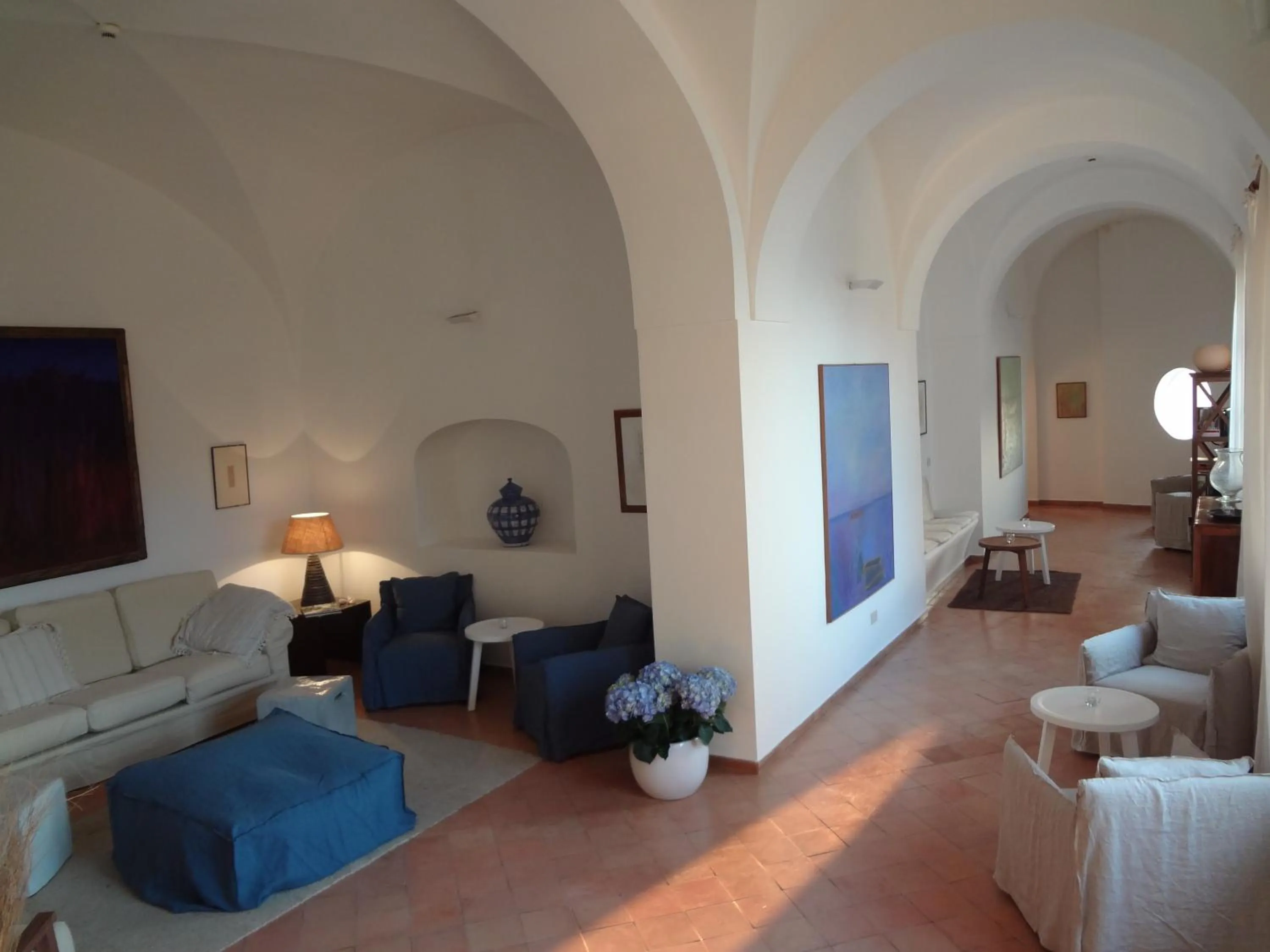 Communal lounge/ TV room in Albergo Il Monastero