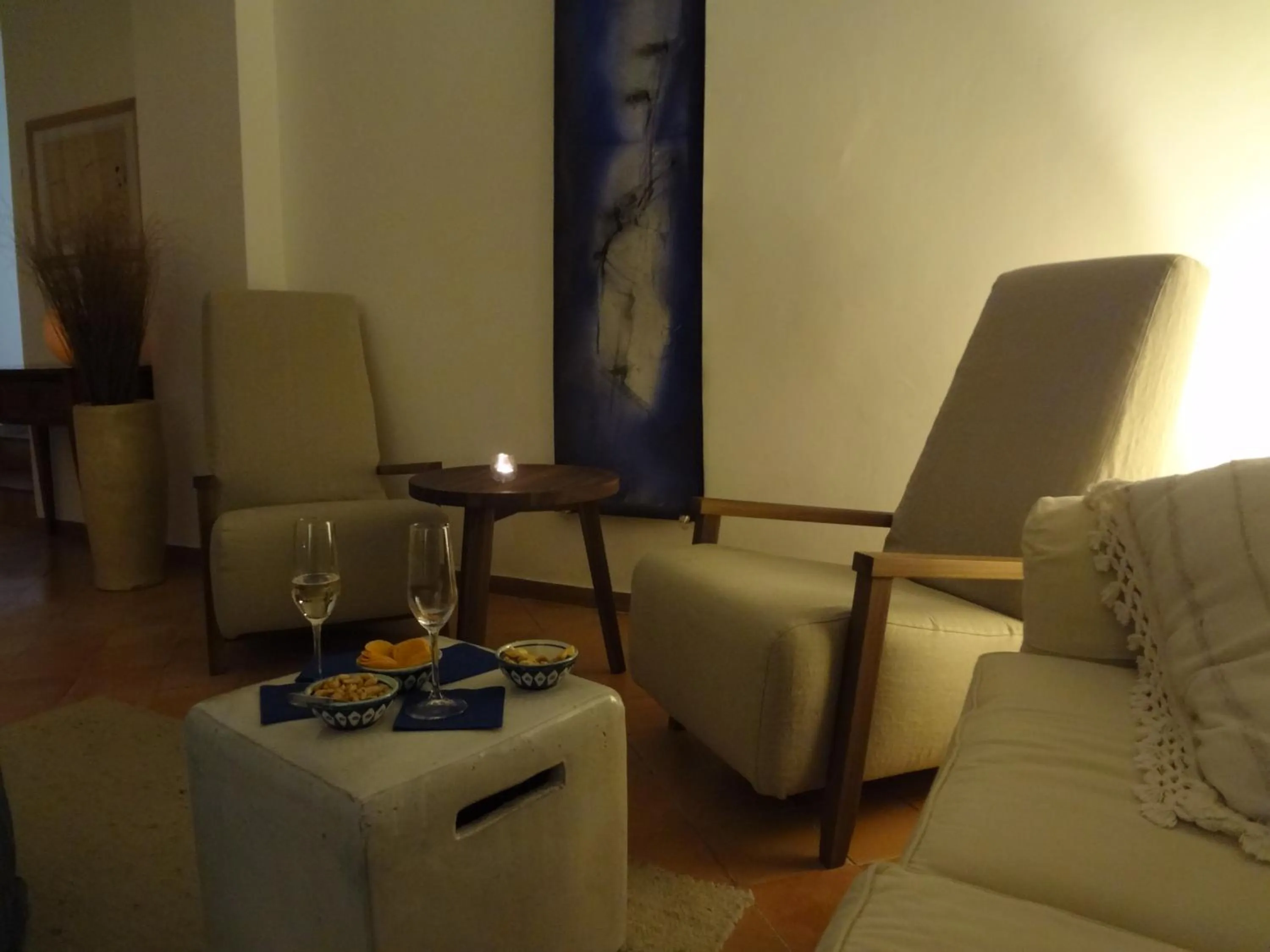 Communal lounge/ TV room in Albergo Il Monastero