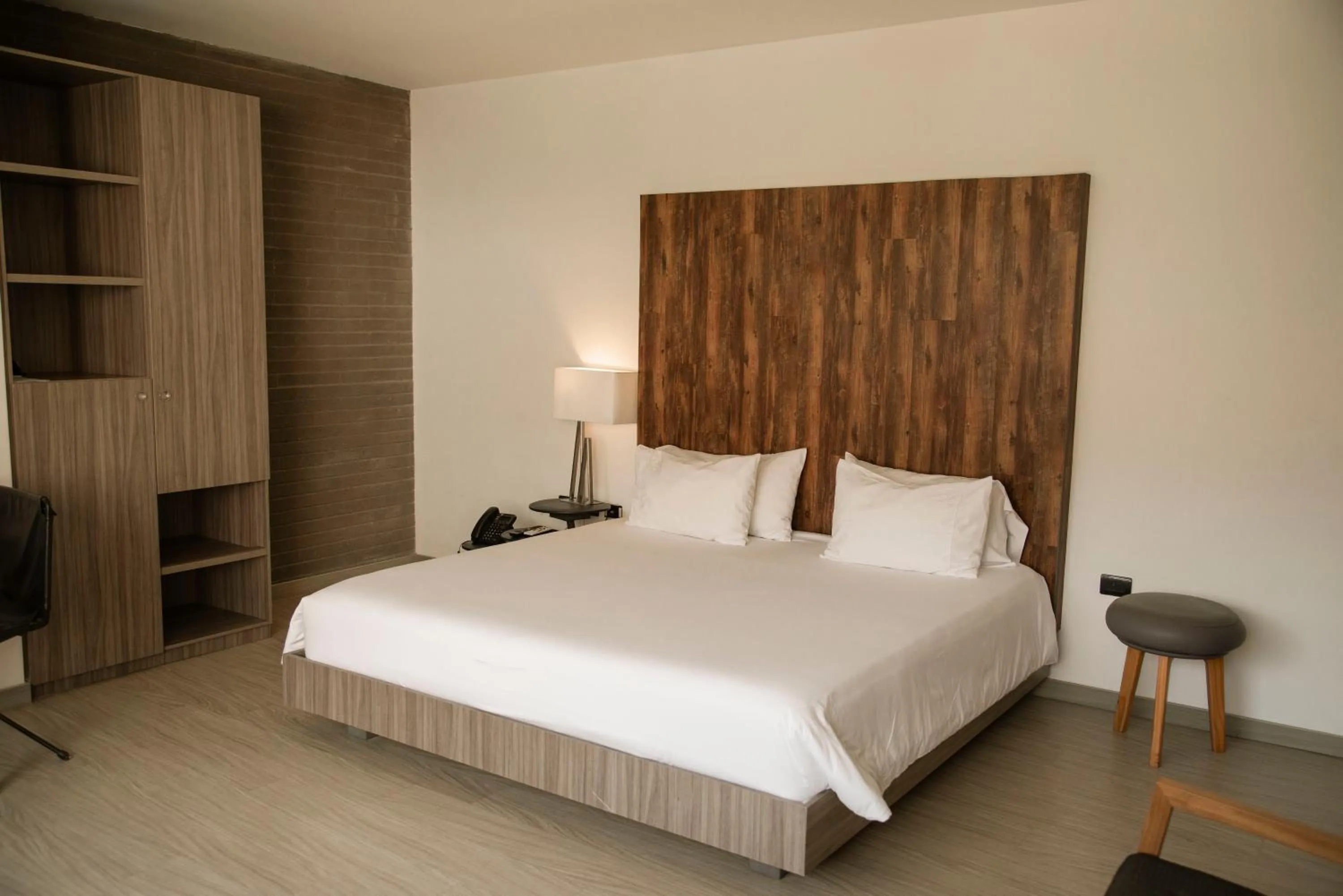 room service, Bed in Viaggio Medellín Grand Select