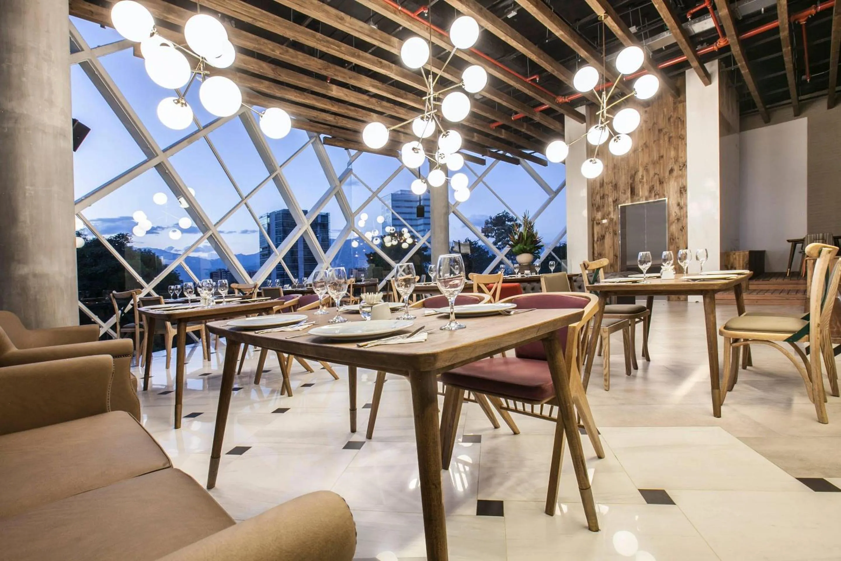 Restaurant/places to eat in V Grand Hotel, a member of Radisson Individuals