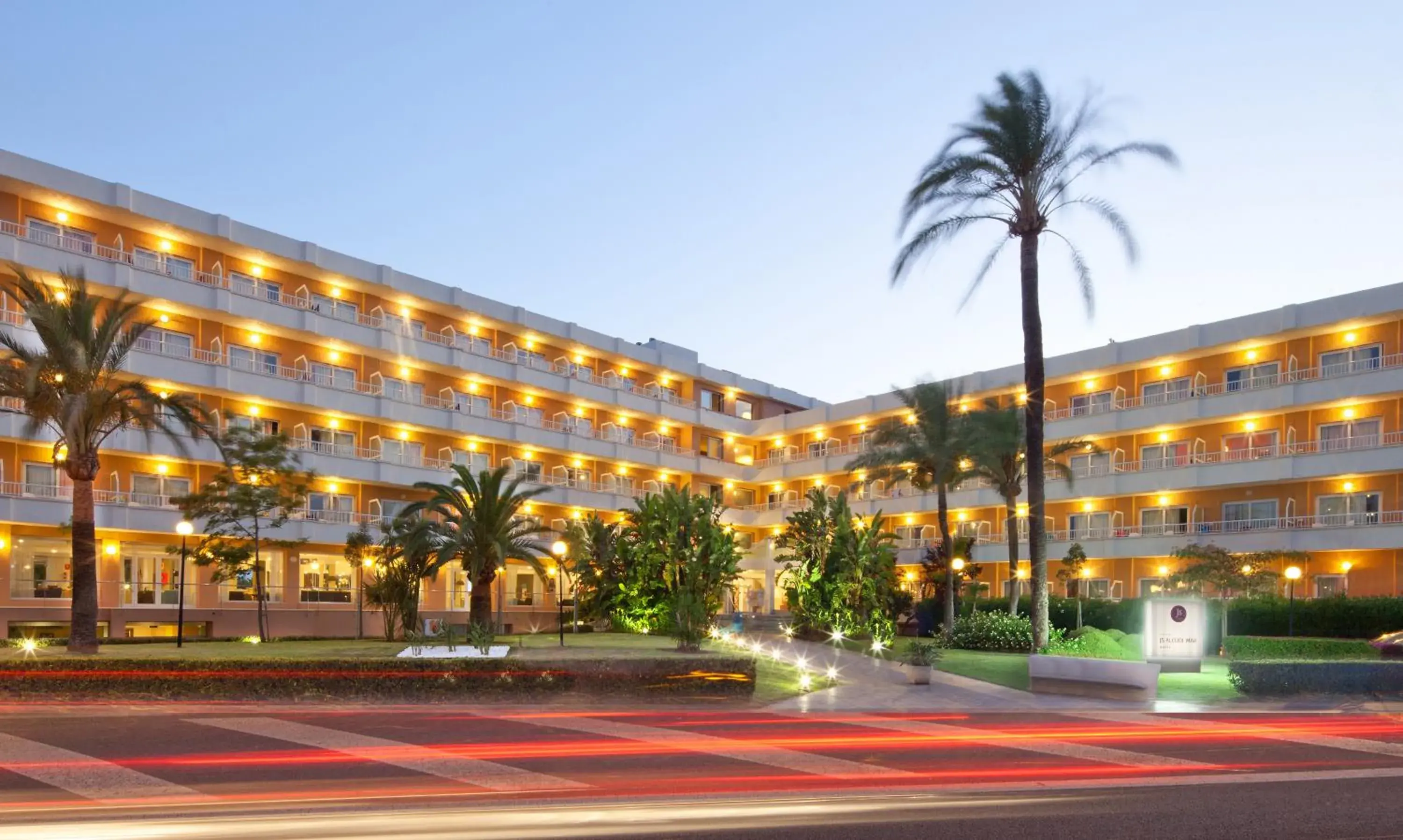 Facade/entrance in JS Alcudi-Mar Facade/entrance in JS Alcudi-Mar