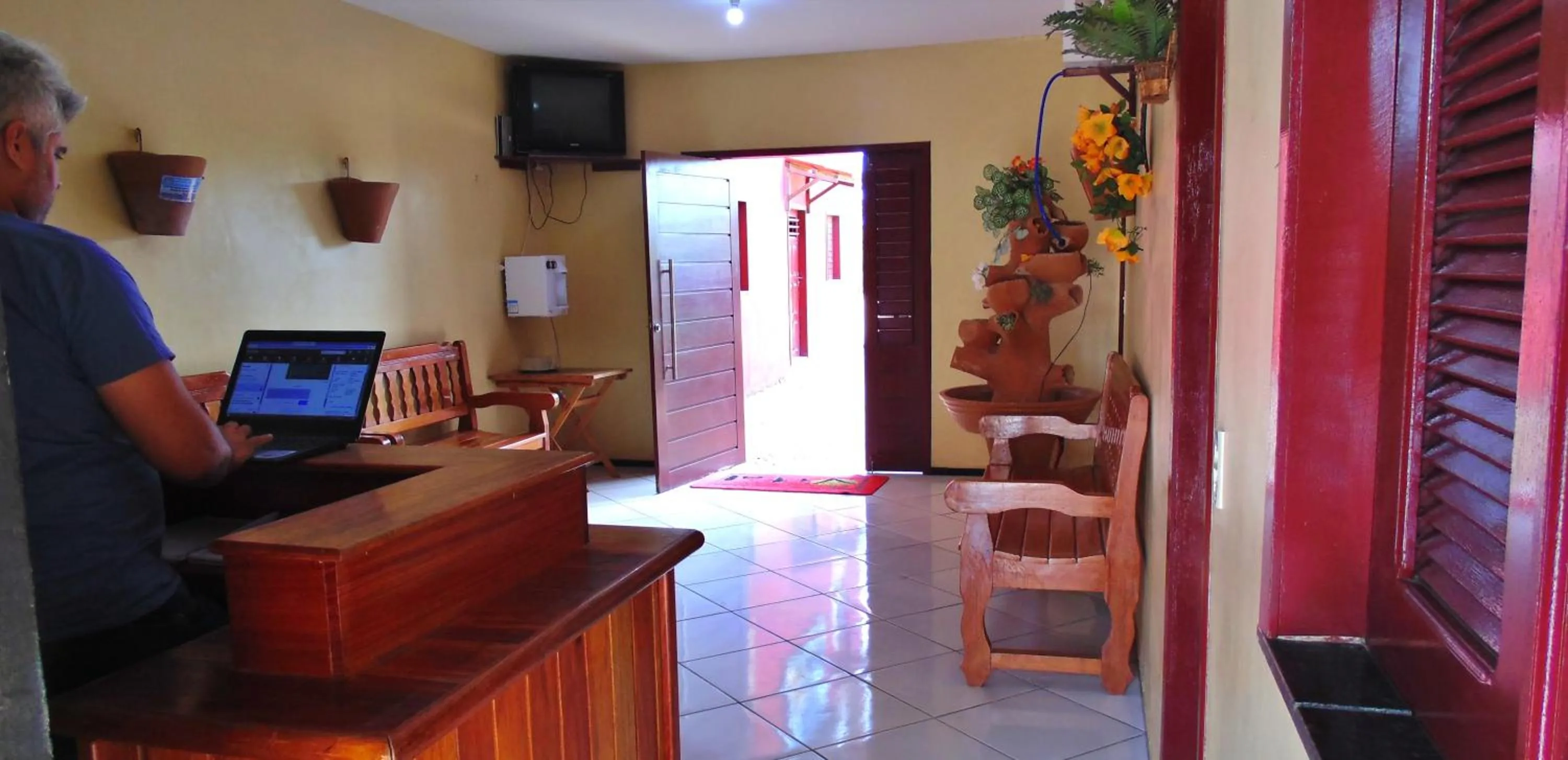 Communal lounge/ TV room in Pousada Vital