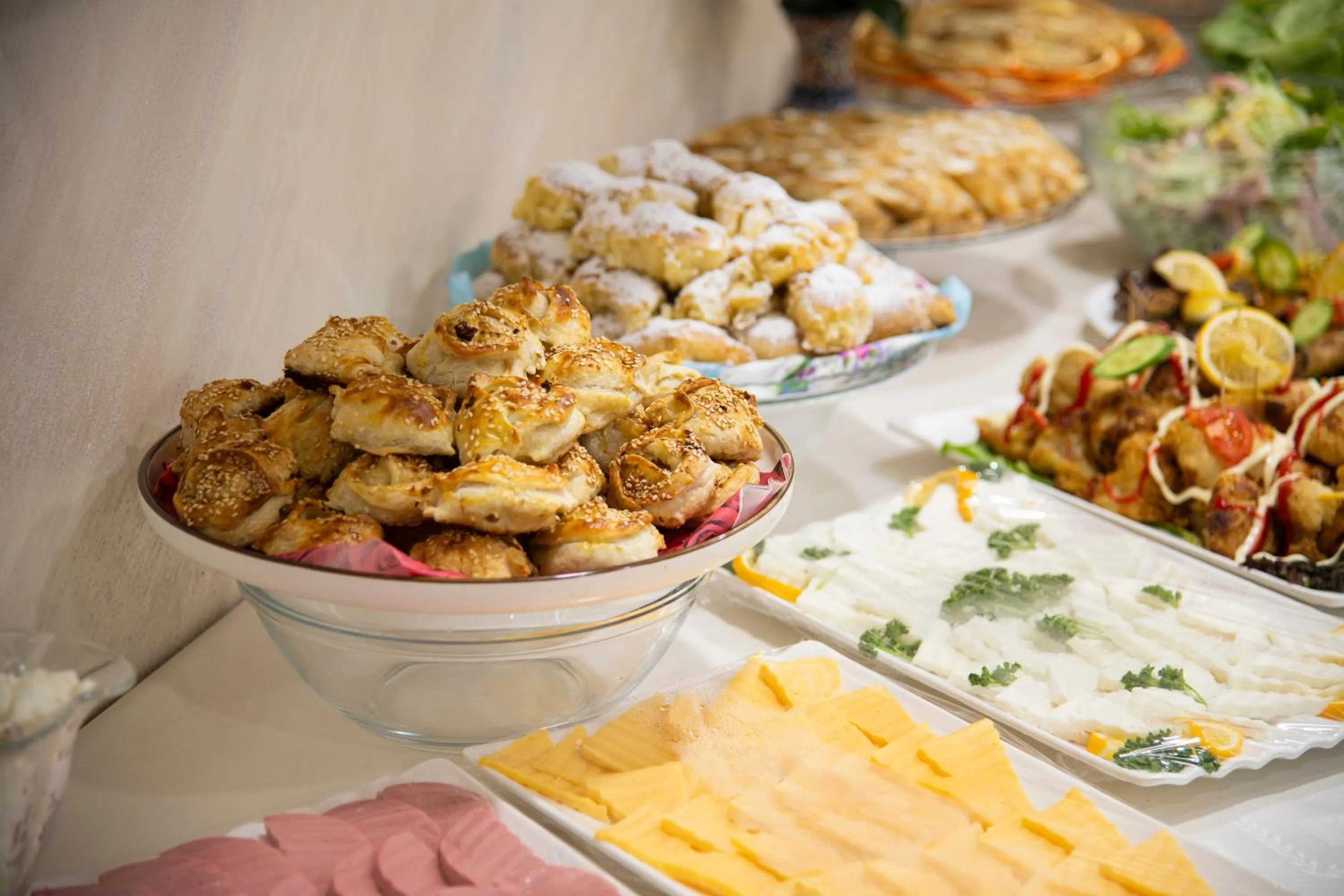 Buffet breakfast in Art Home