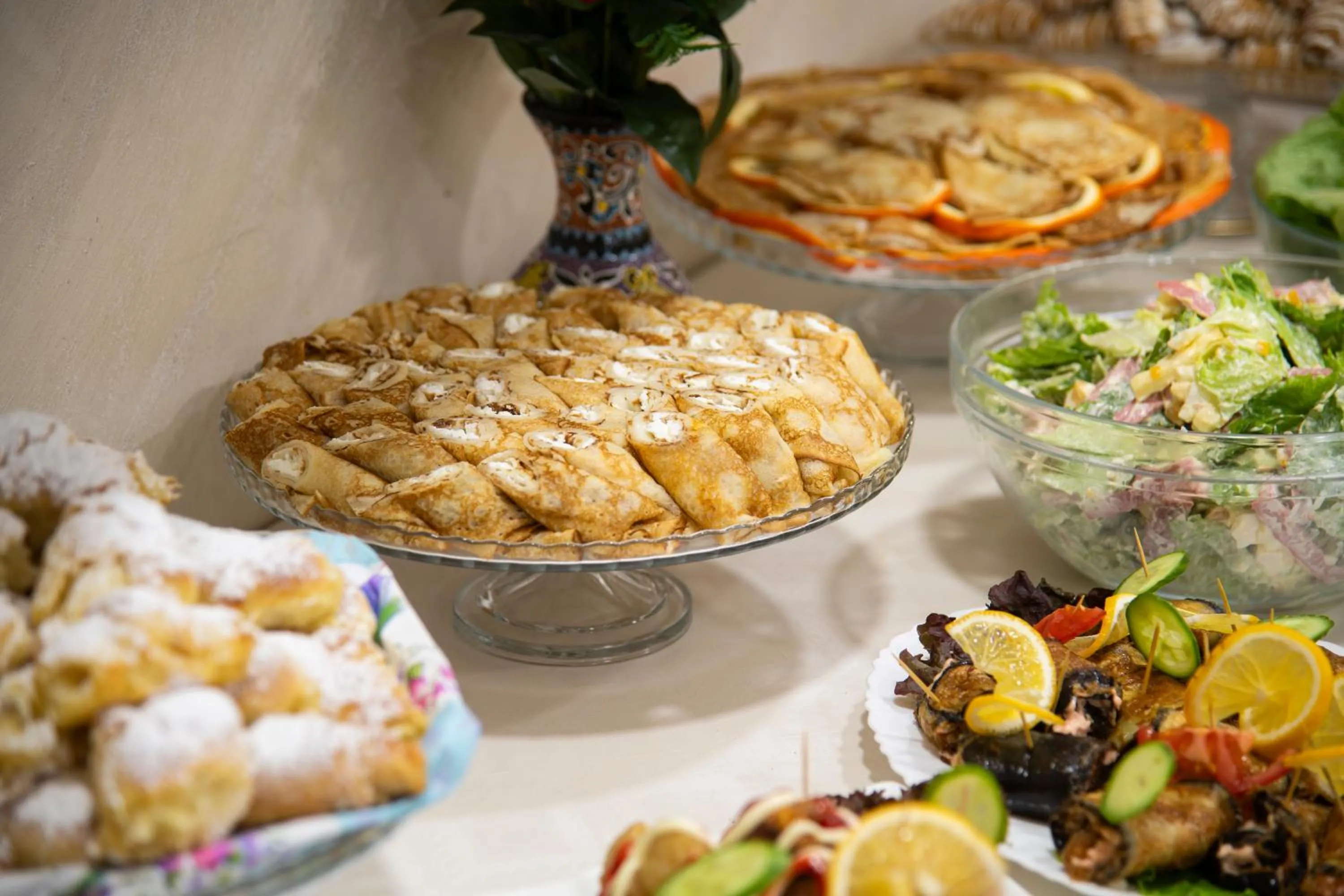Buffet breakfast in Art Home